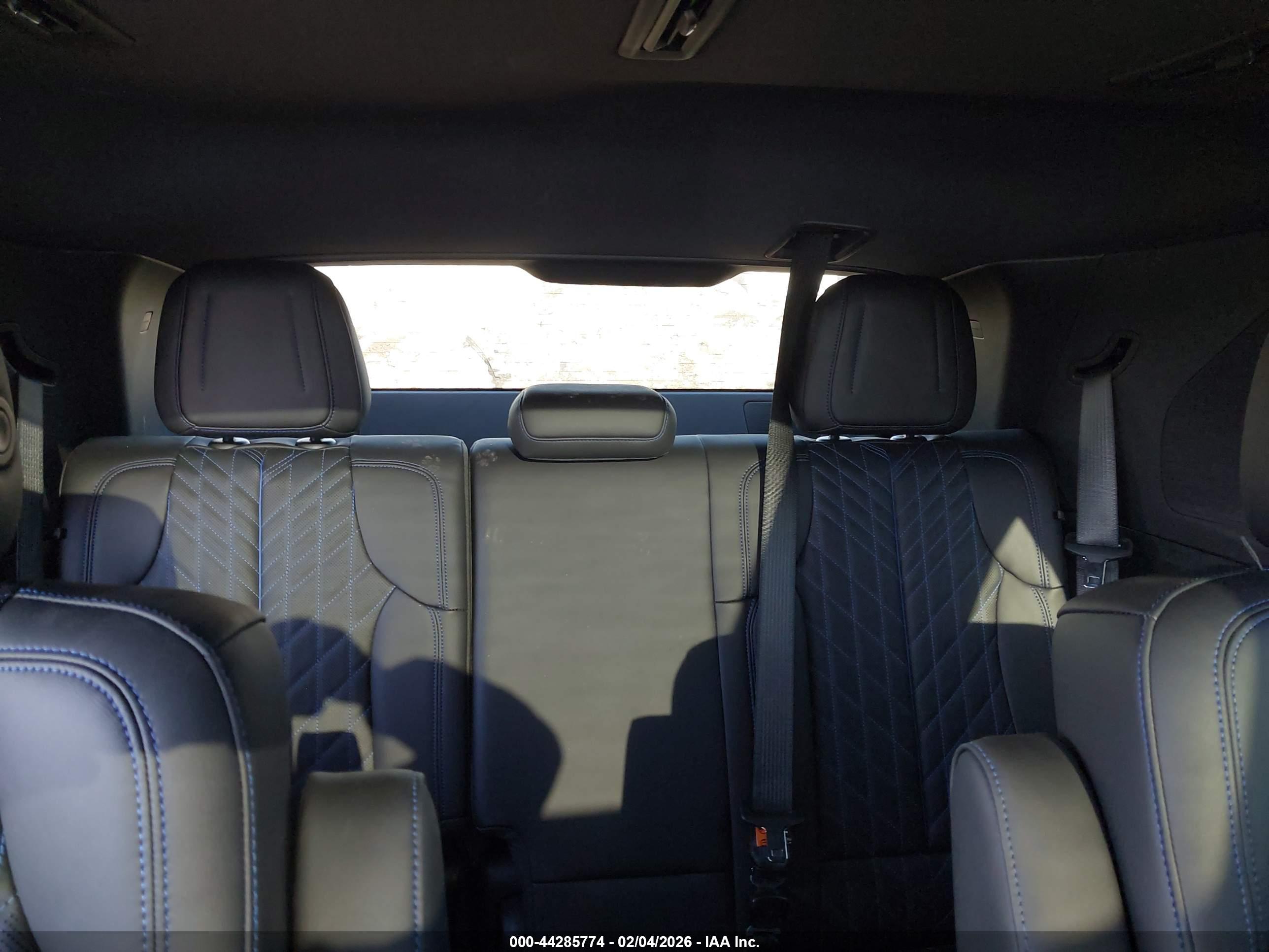 CADILLAC ESCALADE image 7