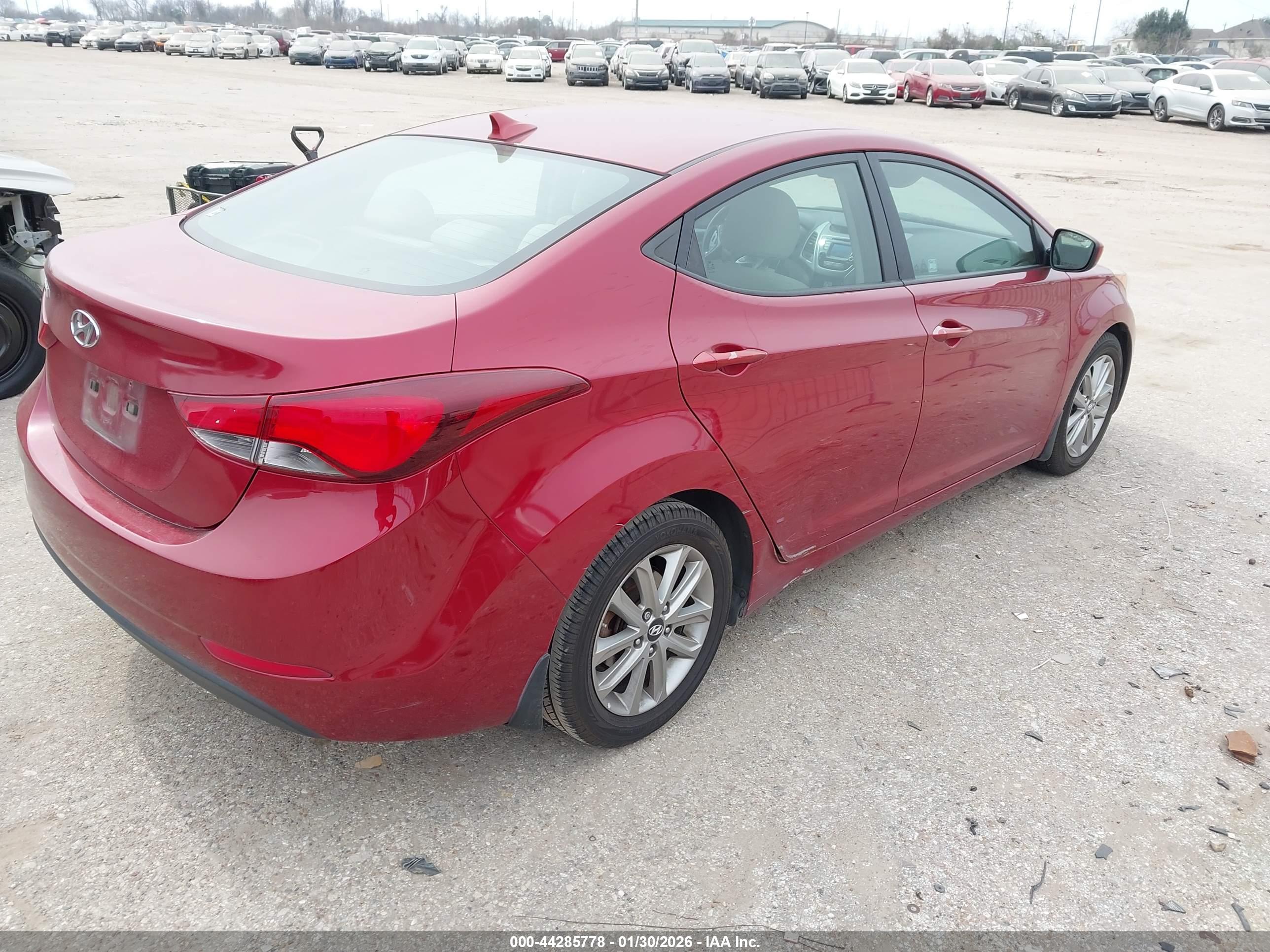 HYUNDAI ELANTRA image 4