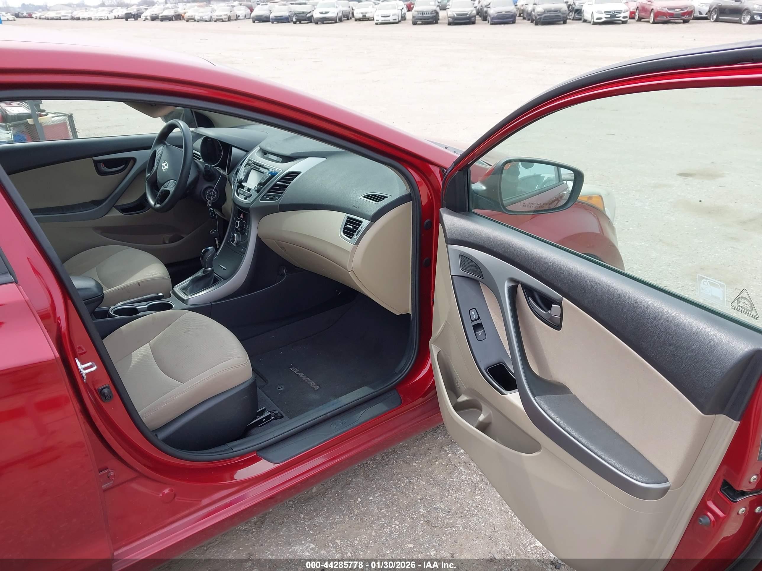 HYUNDAI ELANTRA image 5