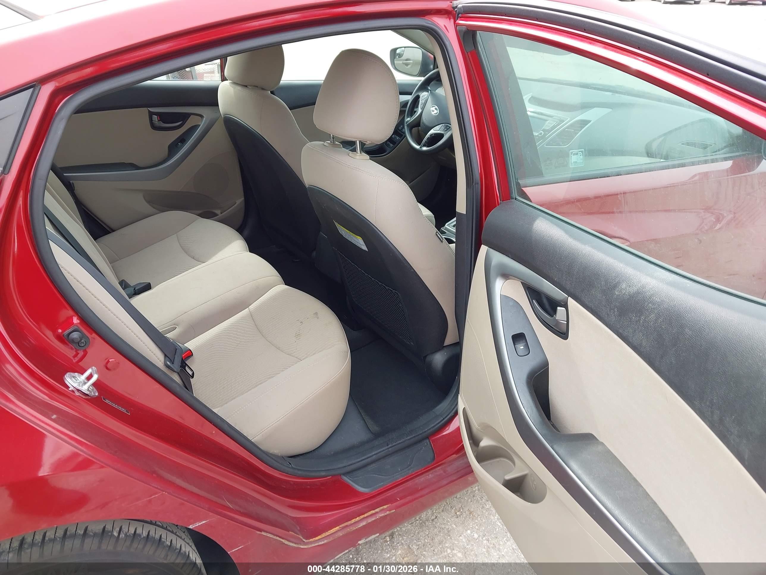 HYUNDAI ELANTRA image 8