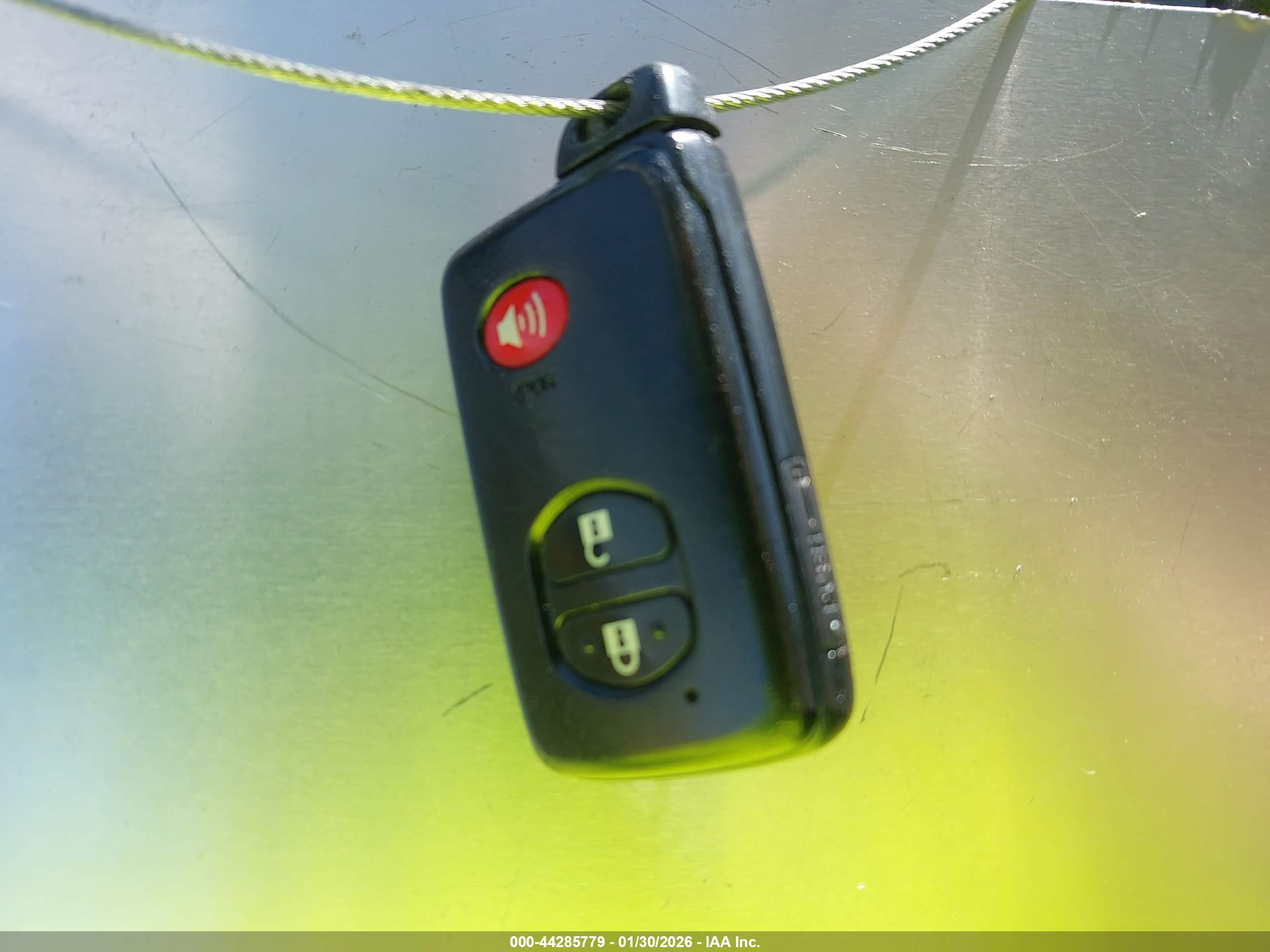 TOYOTA PRIUS image 11