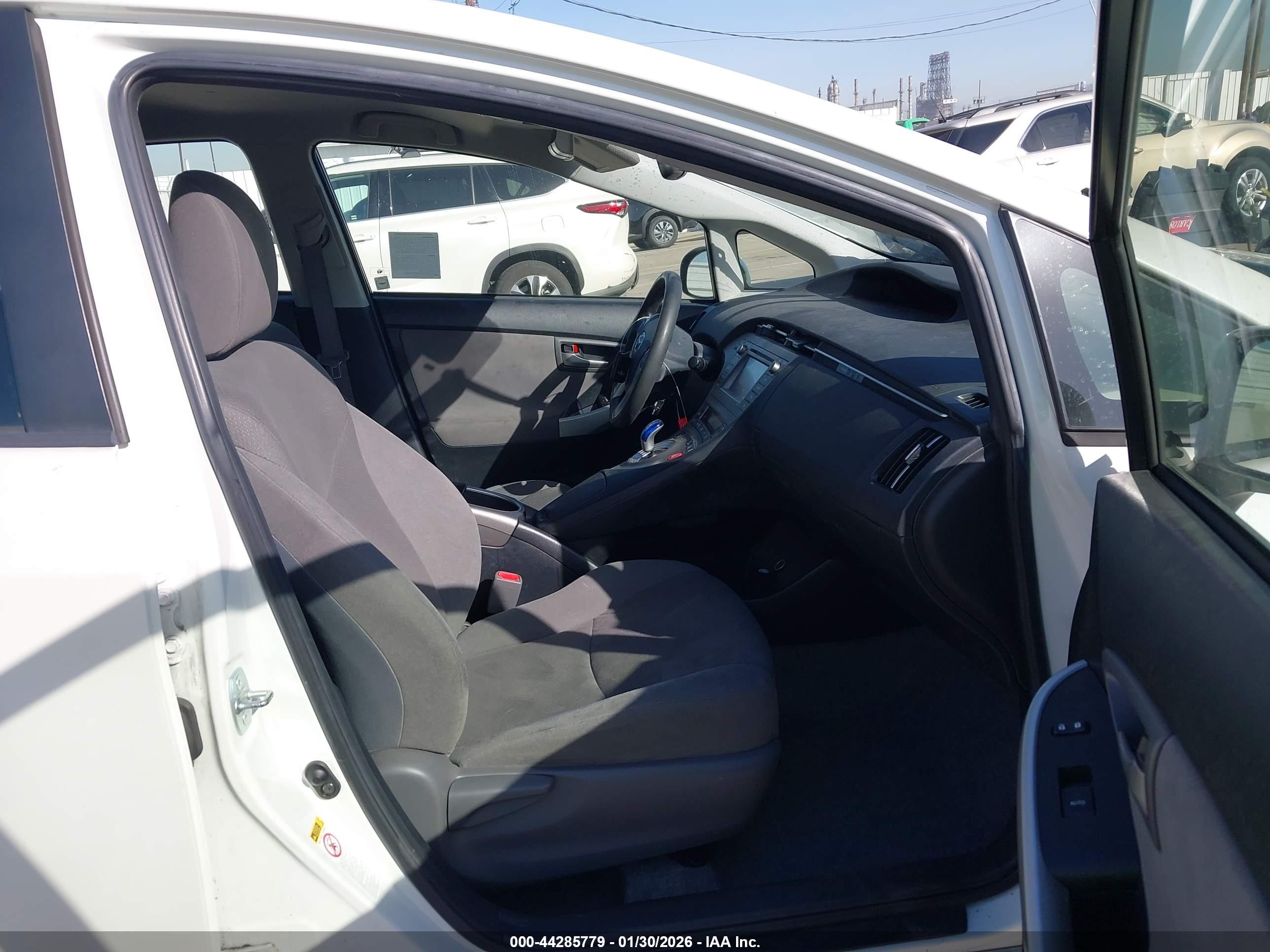 TOYOTA PRIUS image 5