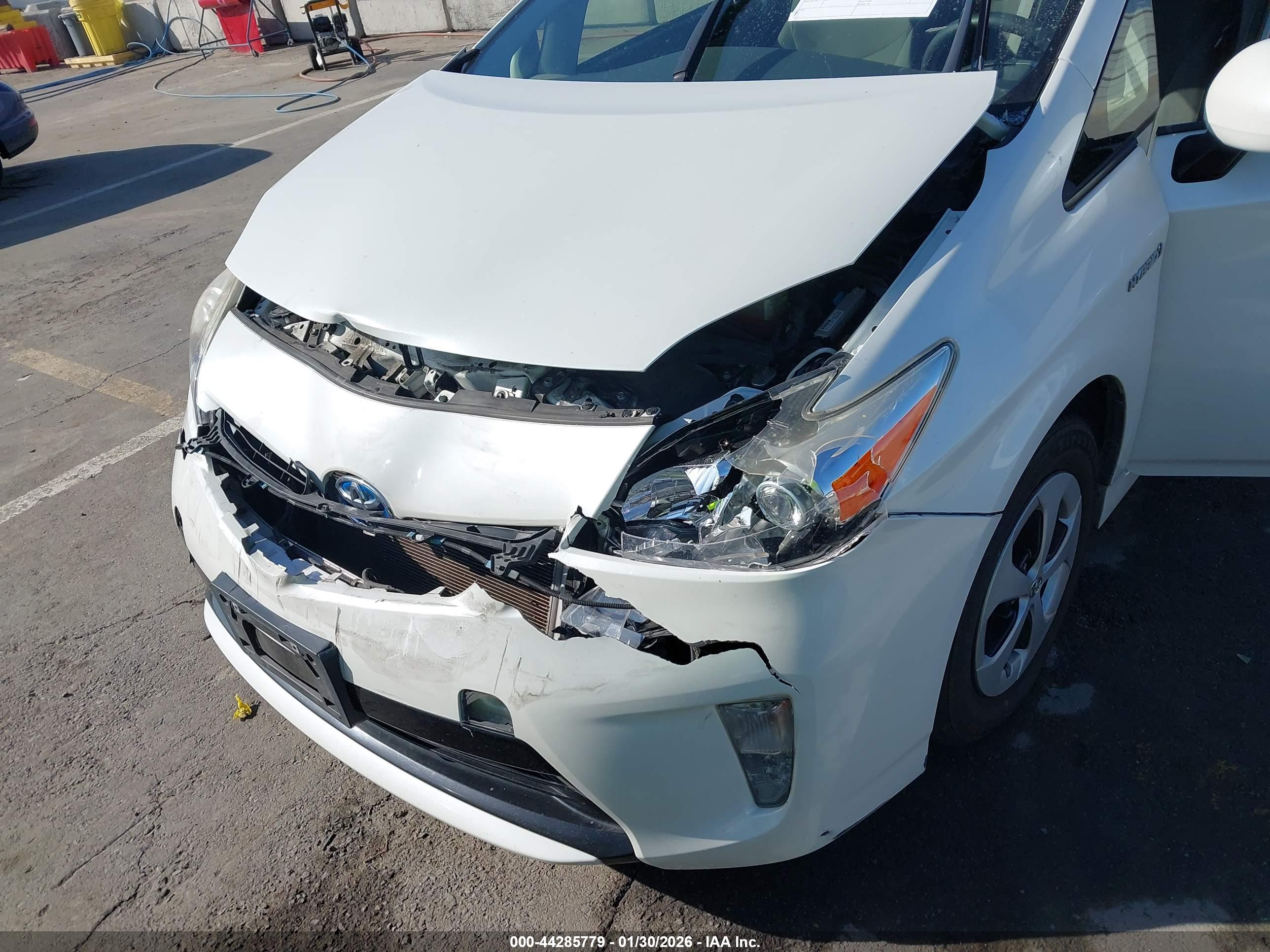 TOYOTA PRIUS image 6