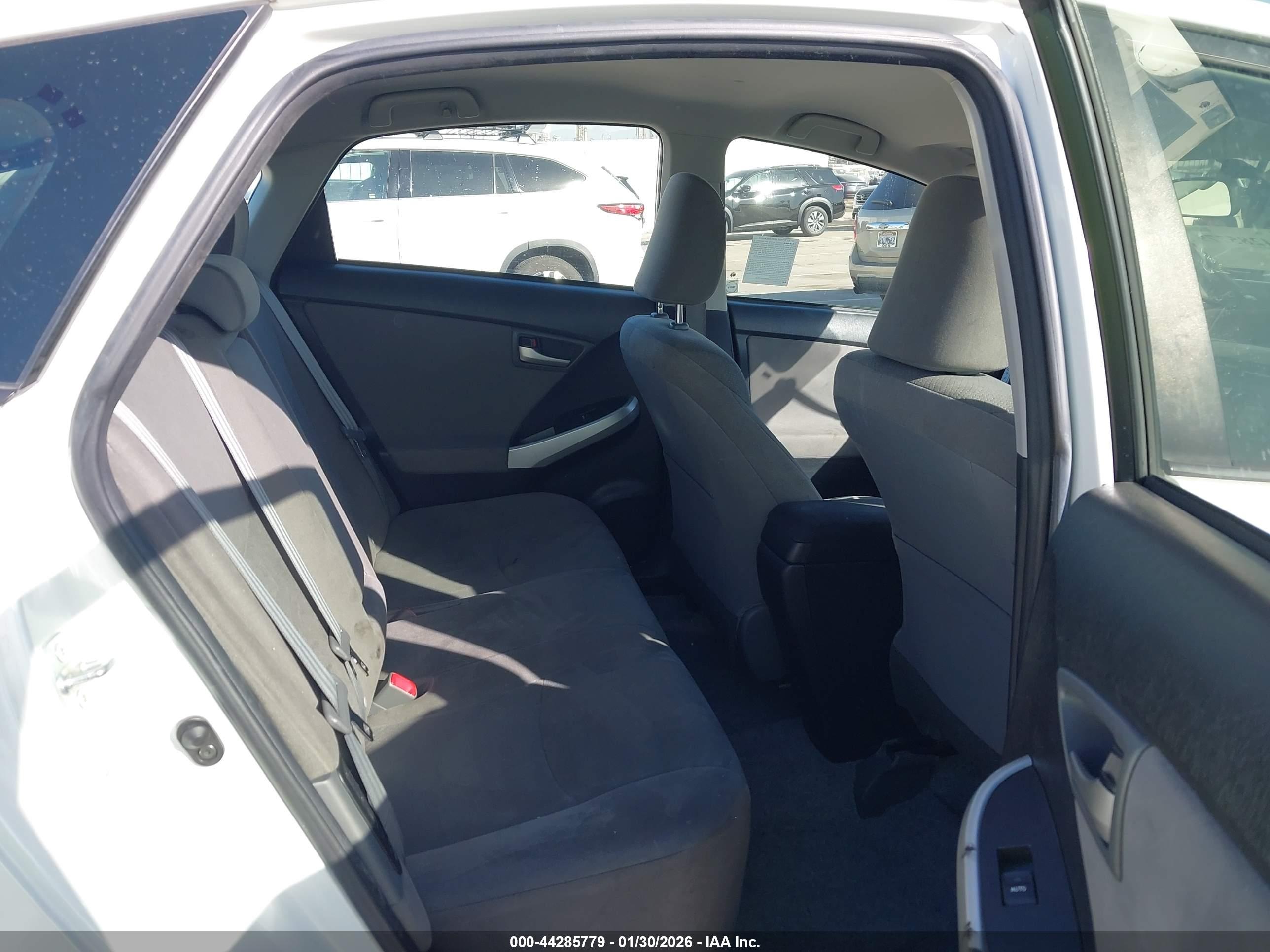 TOYOTA PRIUS image 8