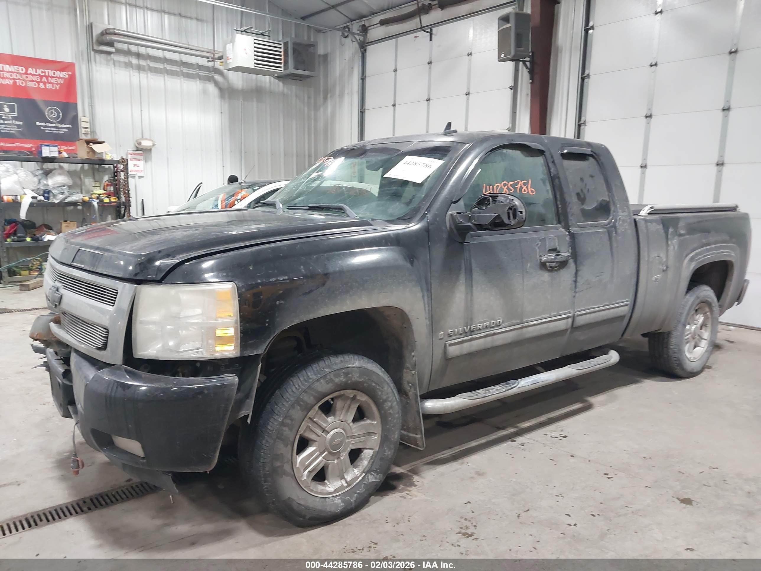 CHEVROLET SILVERADO image 2