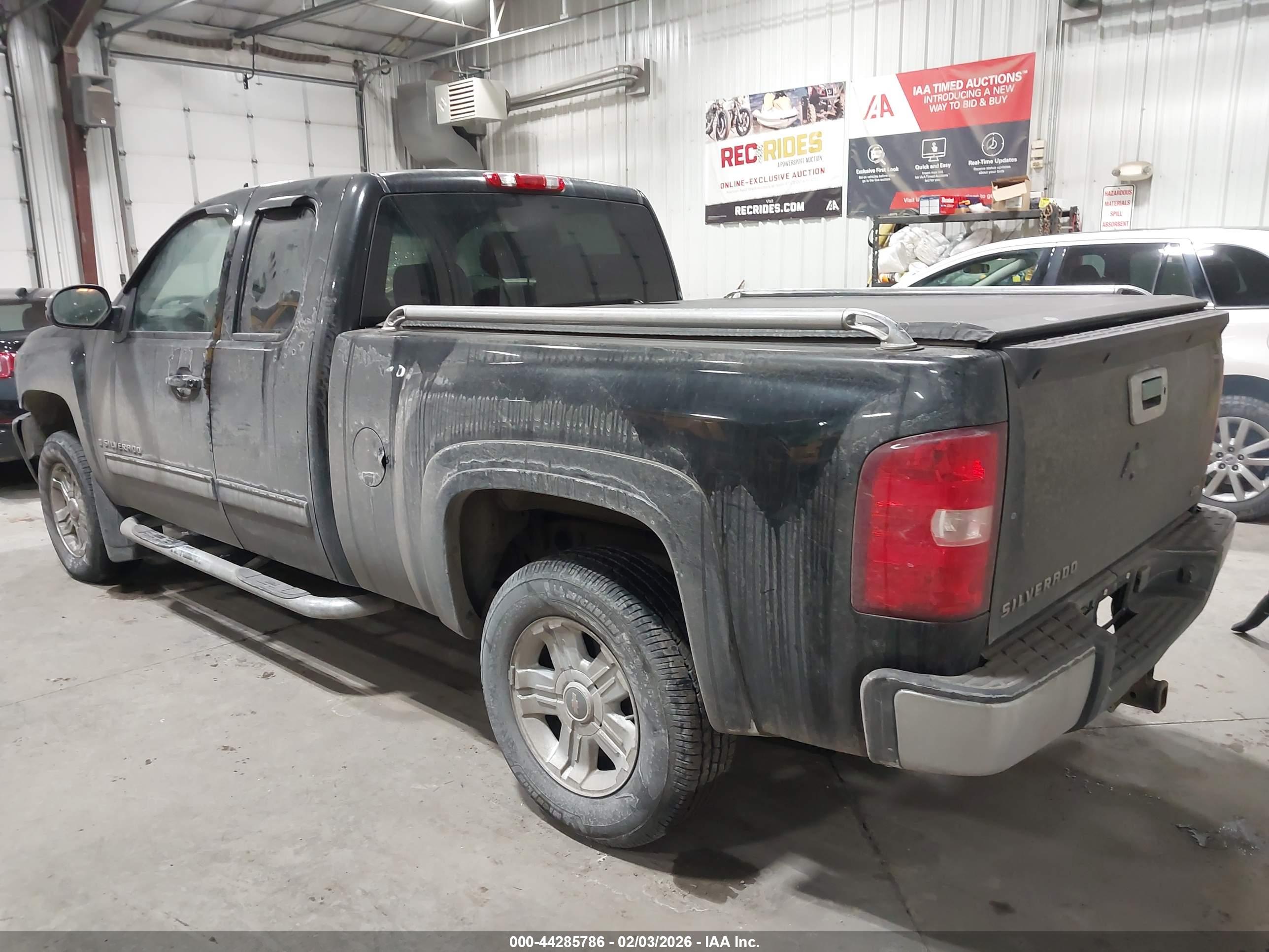 CHEVROLET SILVERADO image 3