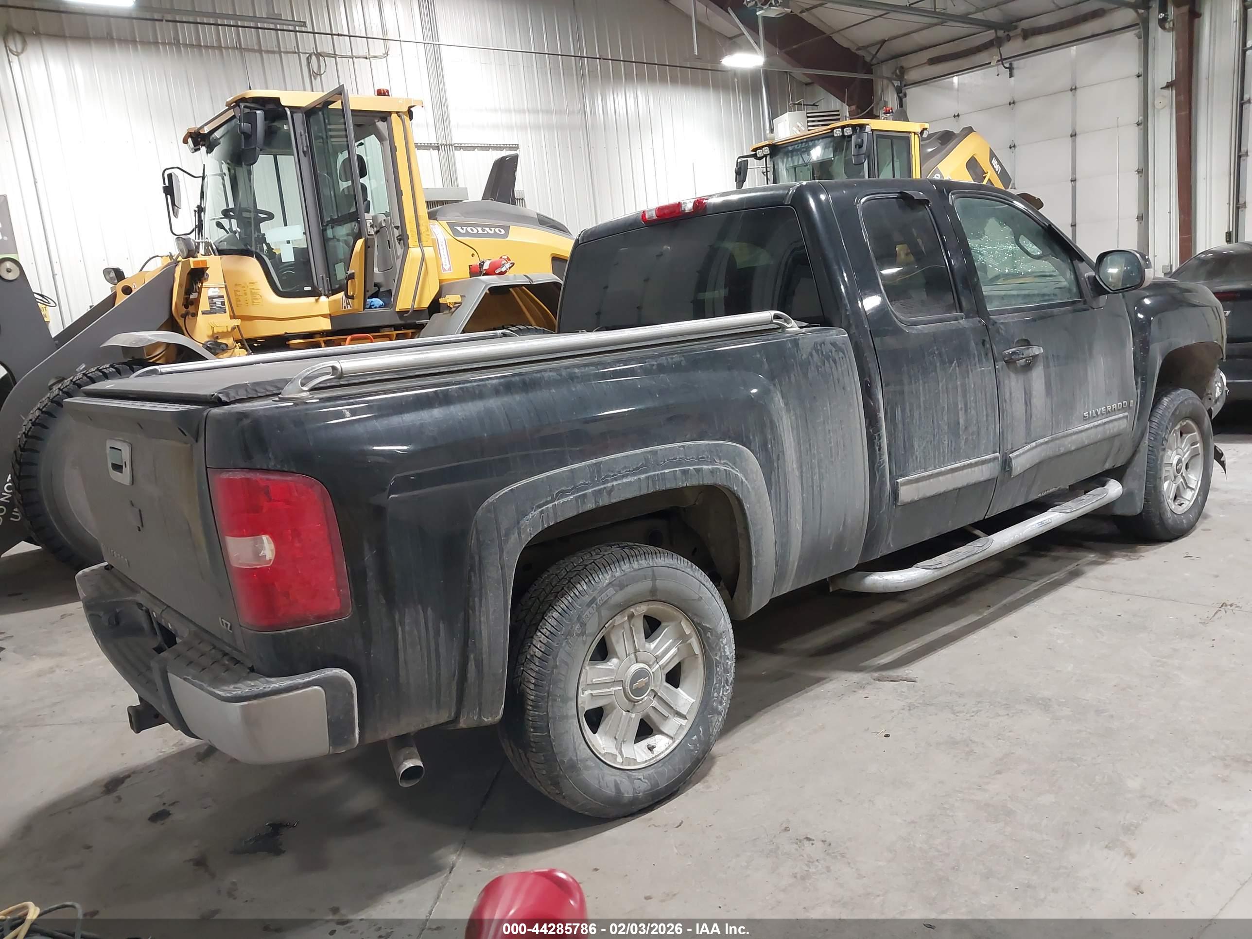 CHEVROLET SILVERADO image 4