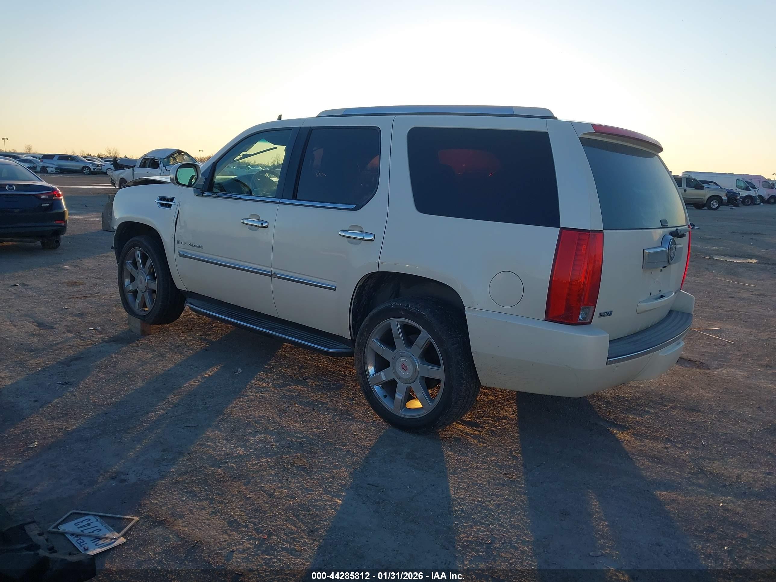 CADILLAC ESCALADE image 3