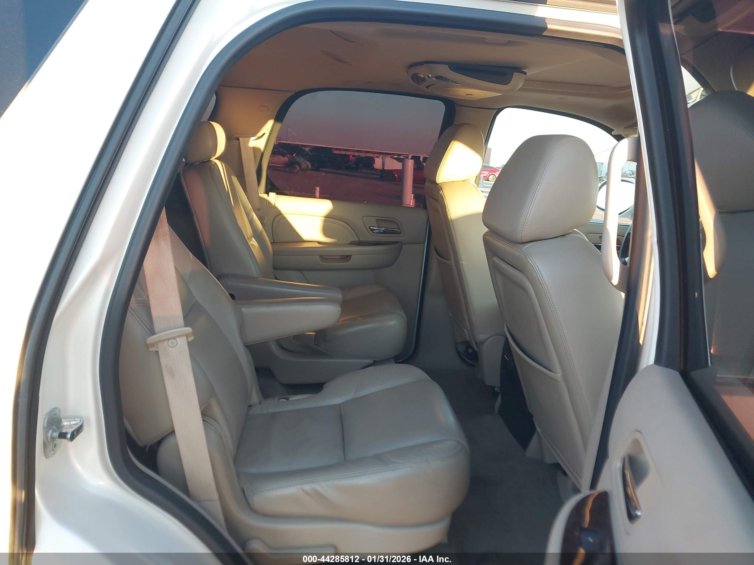 CADILLAC ESCALADE image 8