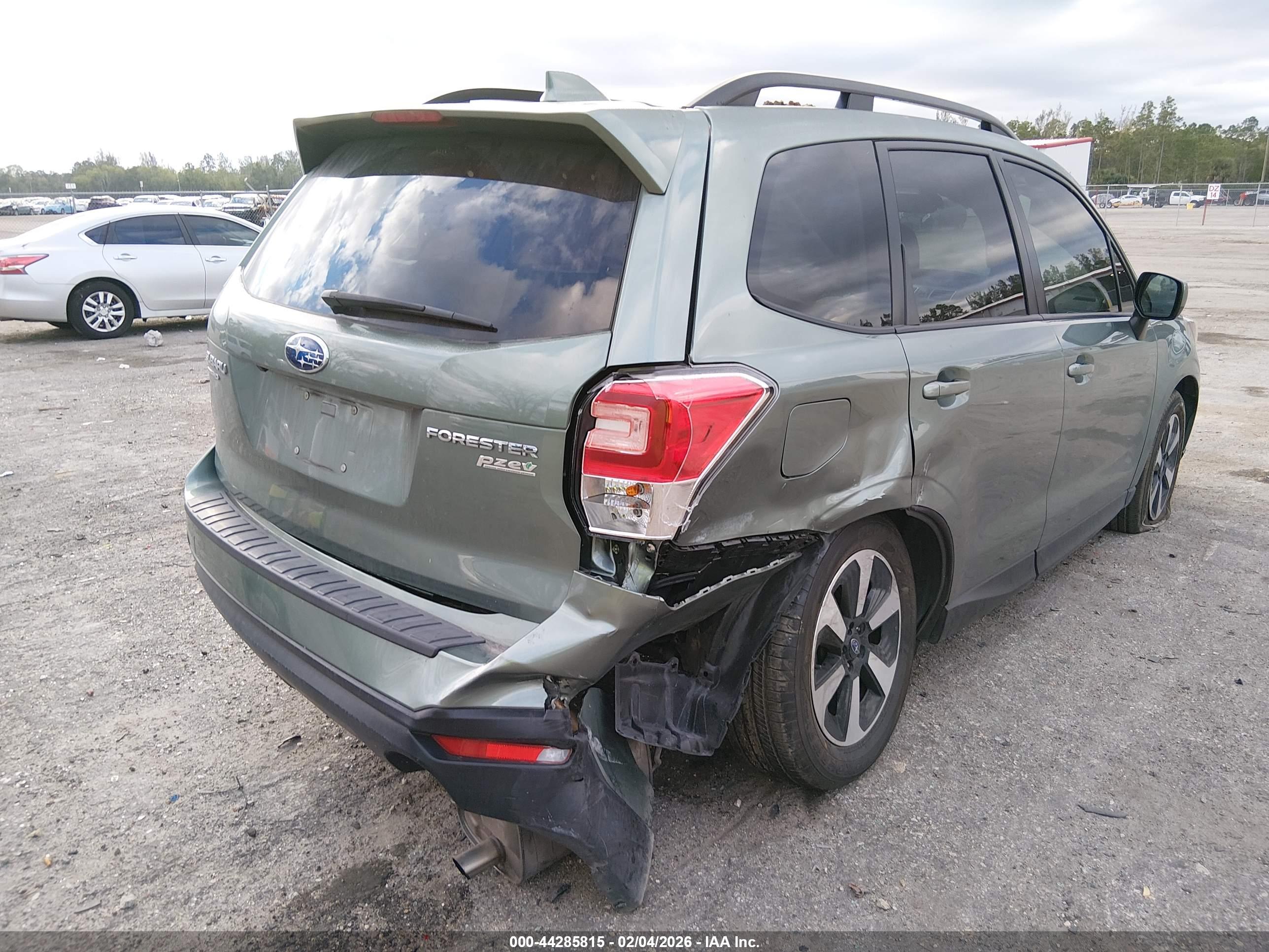 SUBARU FORESTER image 6