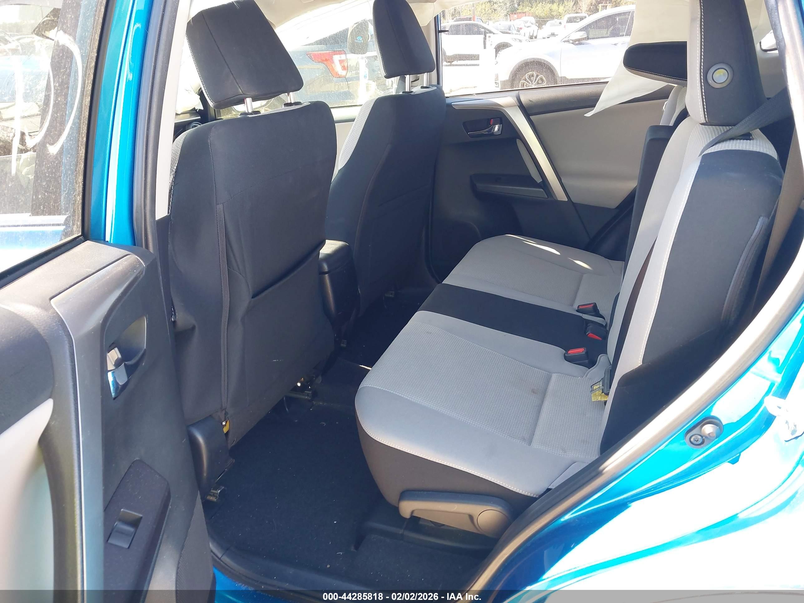 TOYOTA RAV4 image 8
