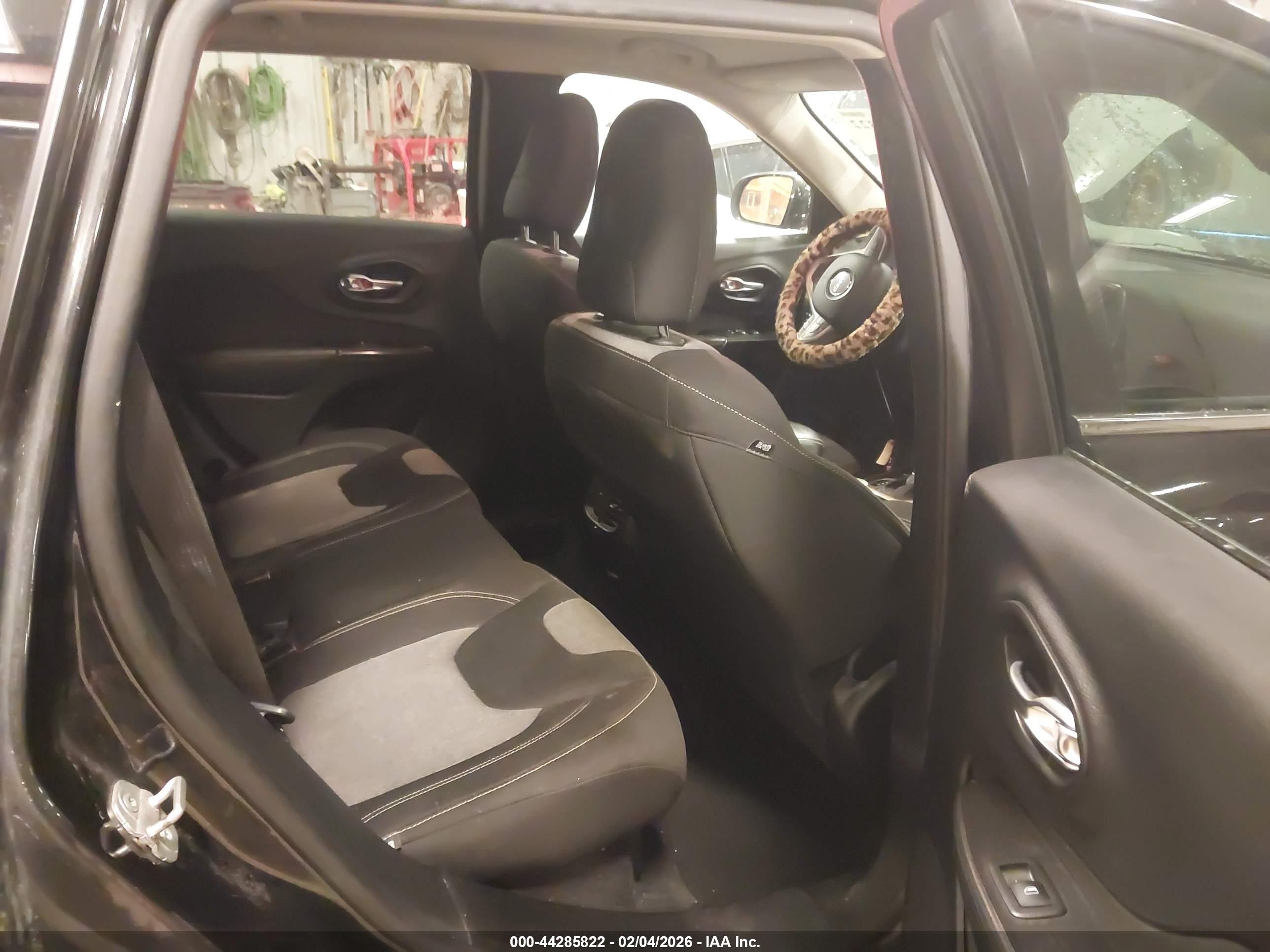JEEP CHEROKEE image 8