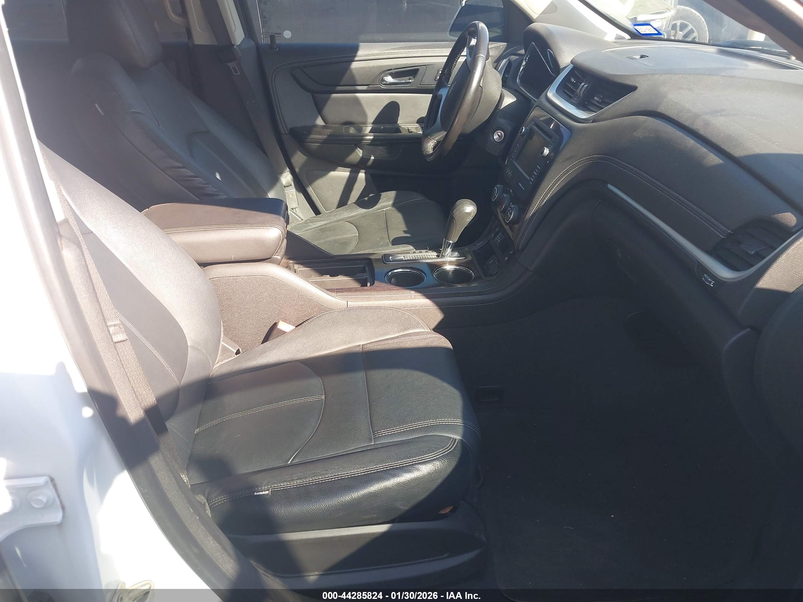 CHEVROLET TRAVERSE image 5