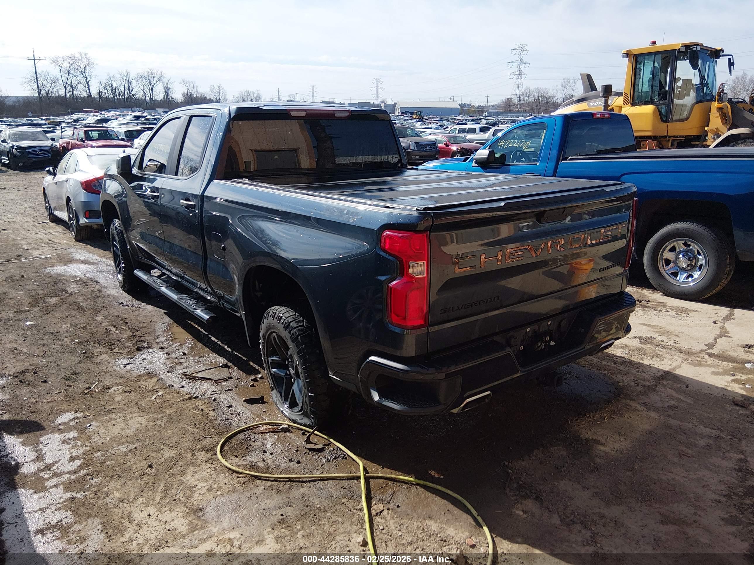 CHEVROLET SILVERADO image 3