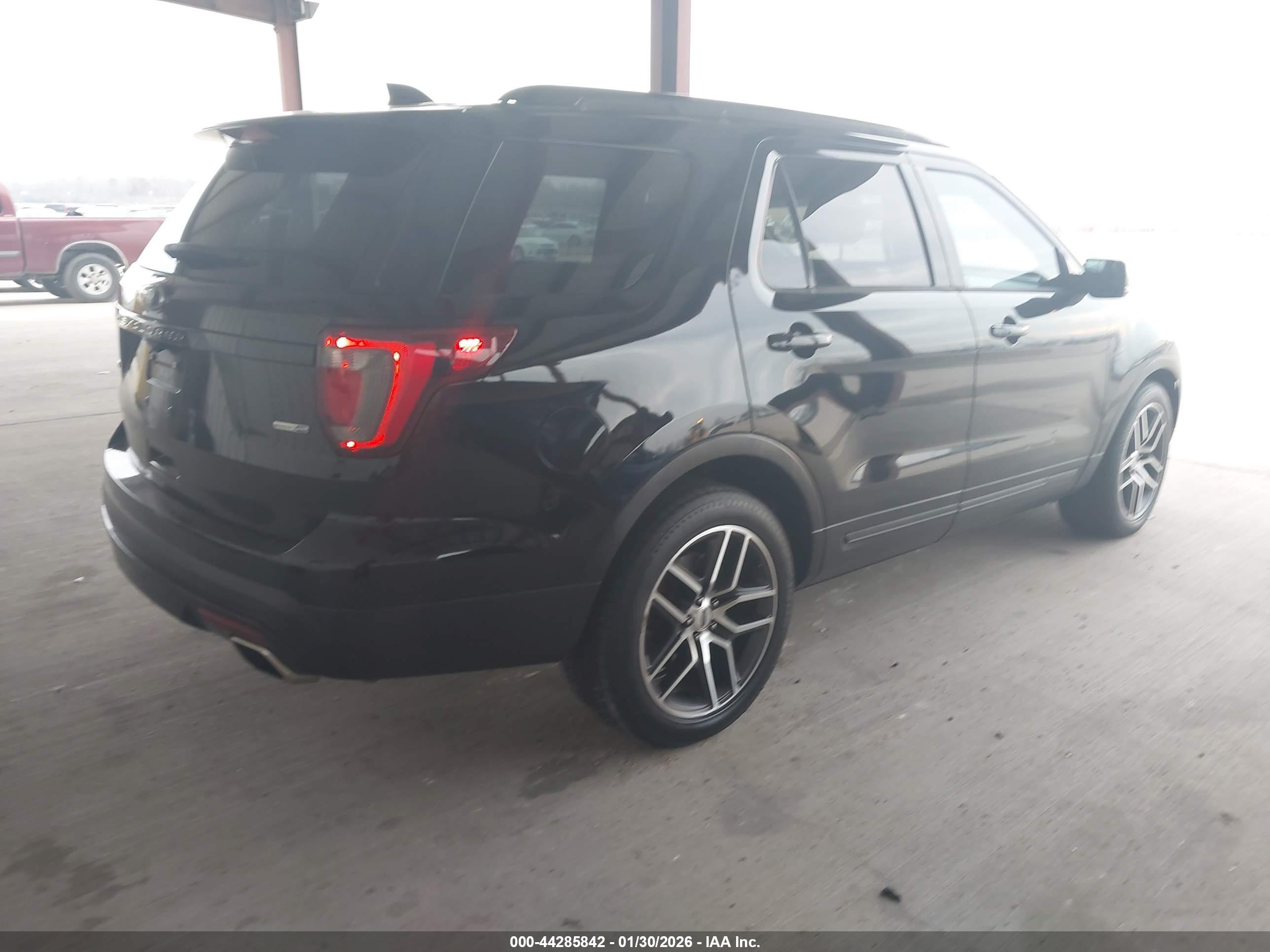 FORD EXPLORER image 4