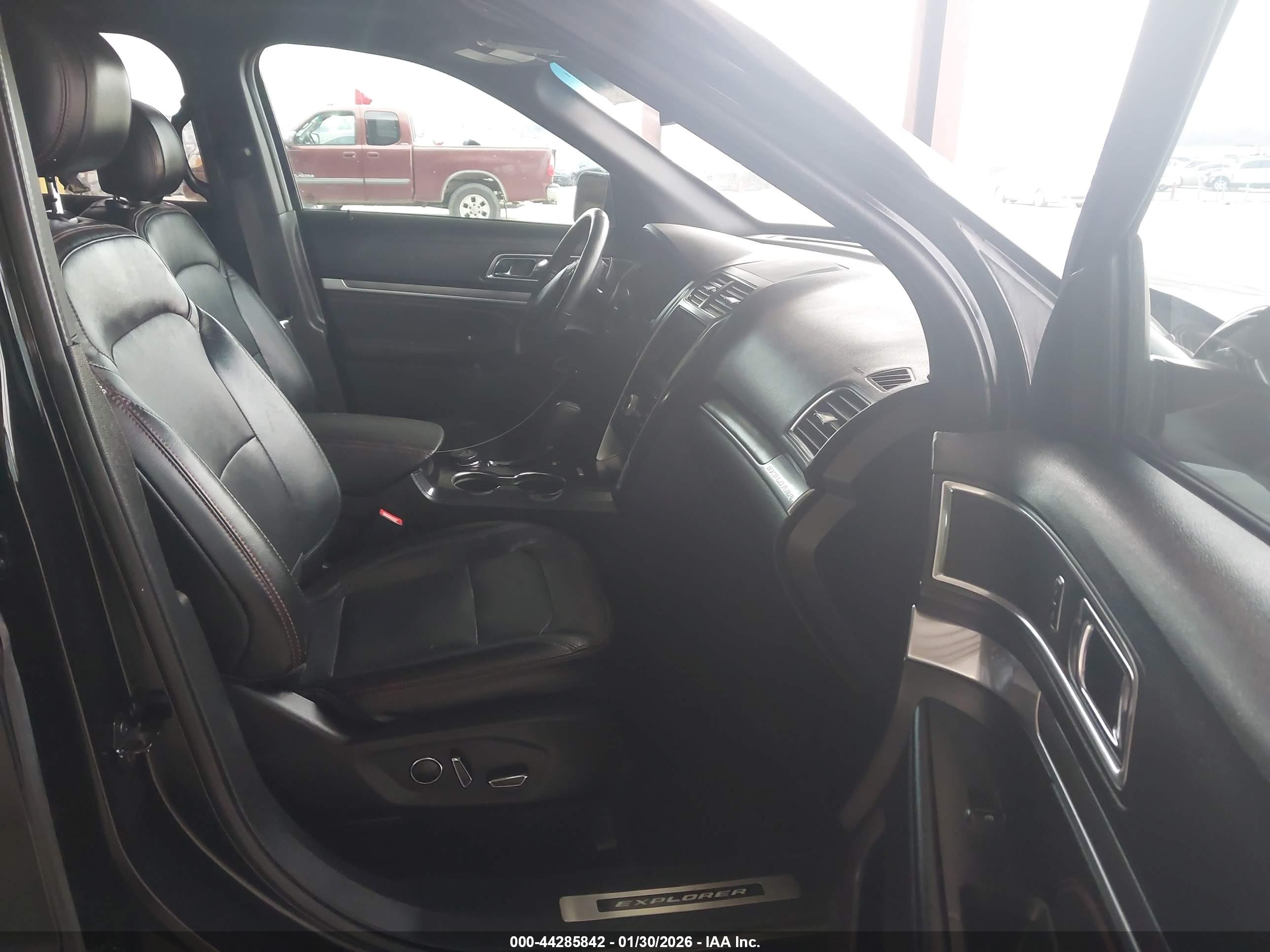 FORD EXPLORER image 5