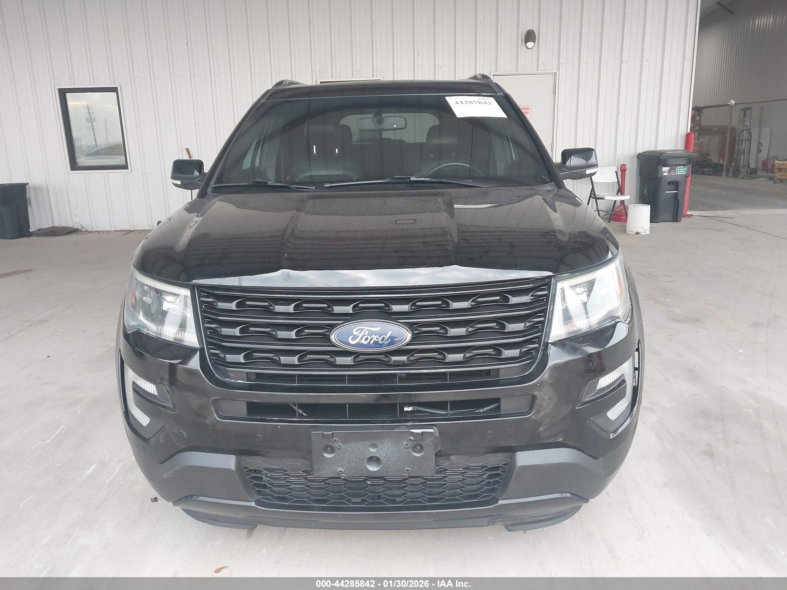 FORD EXPLORER image 6