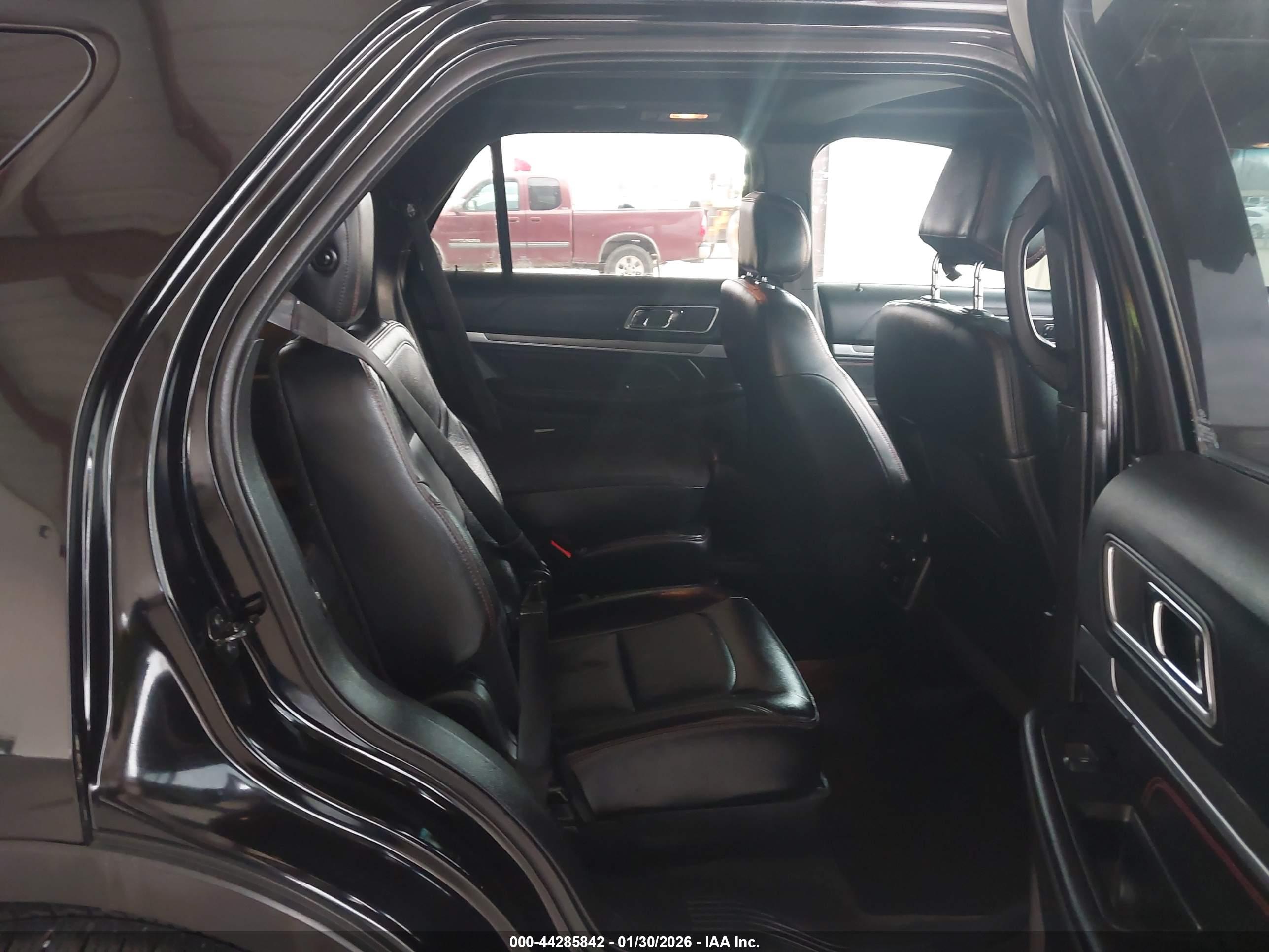FORD EXPLORER image 8