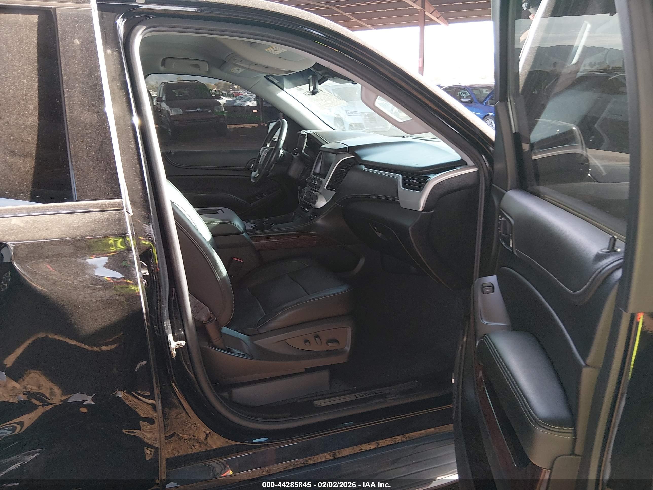 GMC YUKON image 5