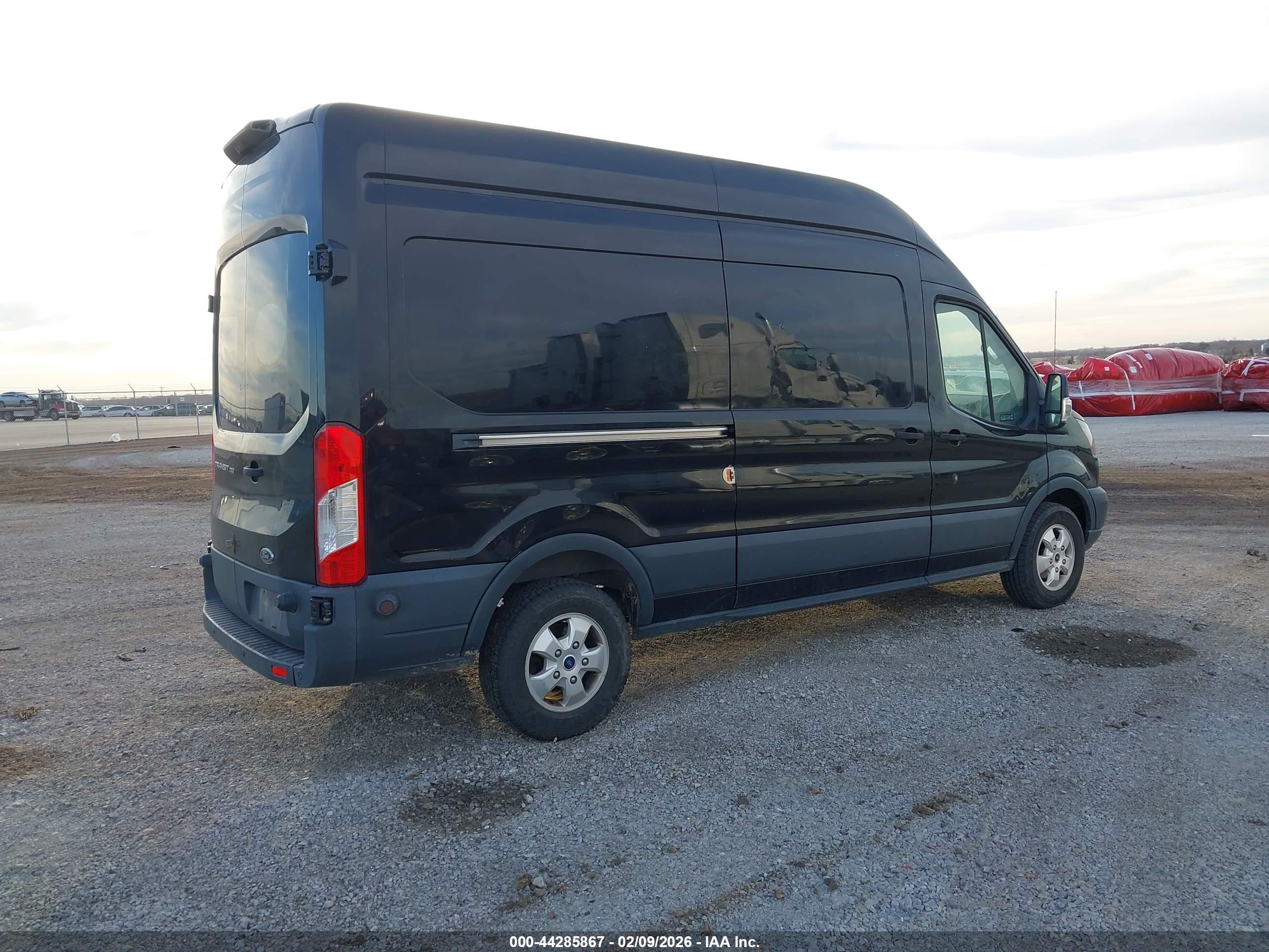 FORD TRANSIT-250 image 4