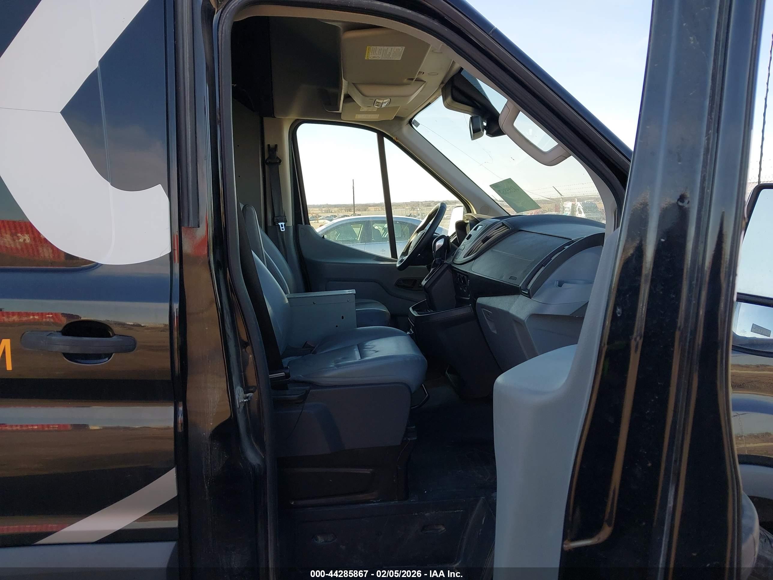 FORD TRANSIT-250 image 5