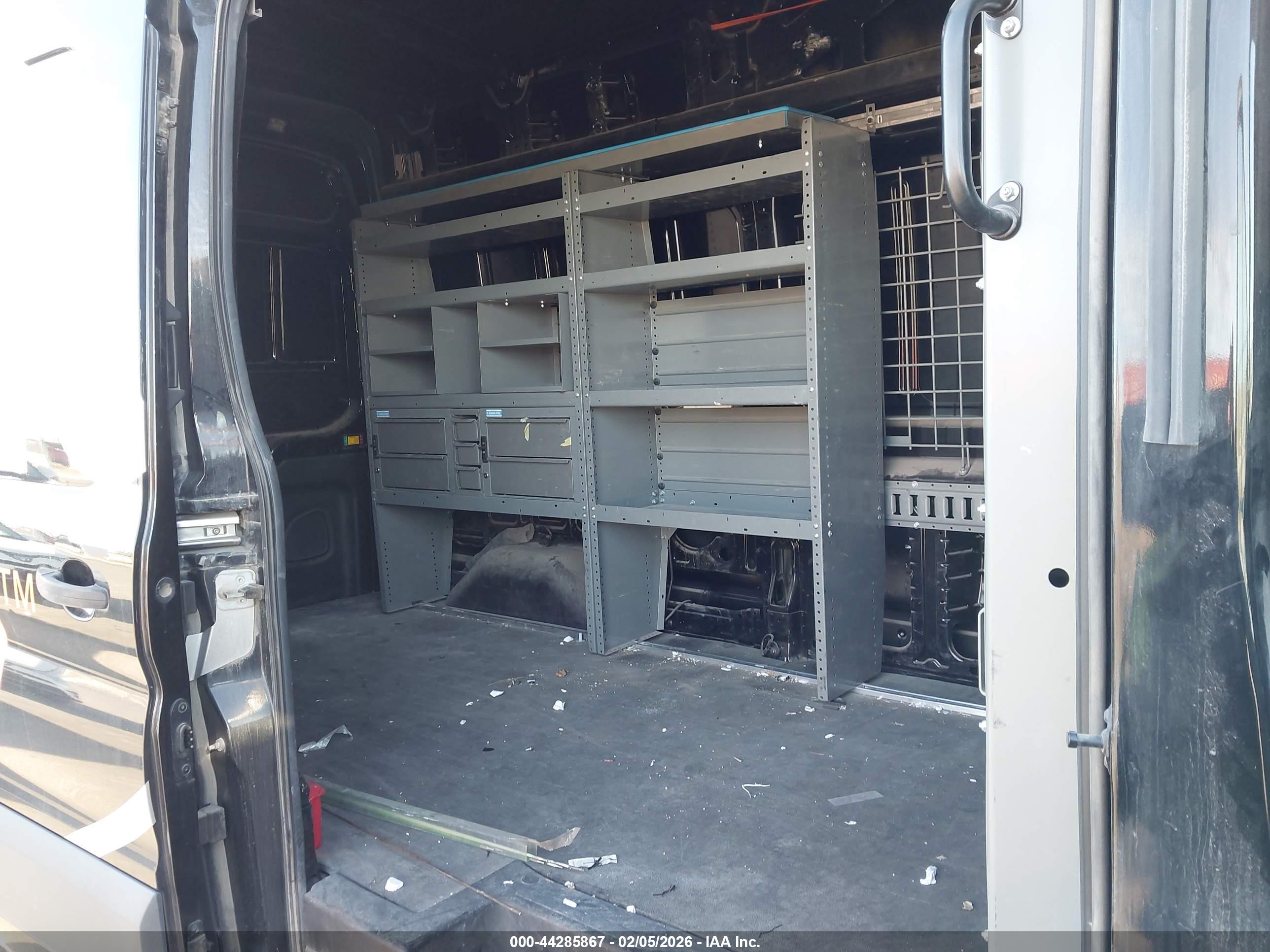 FORD TRANSIT-250 image 8