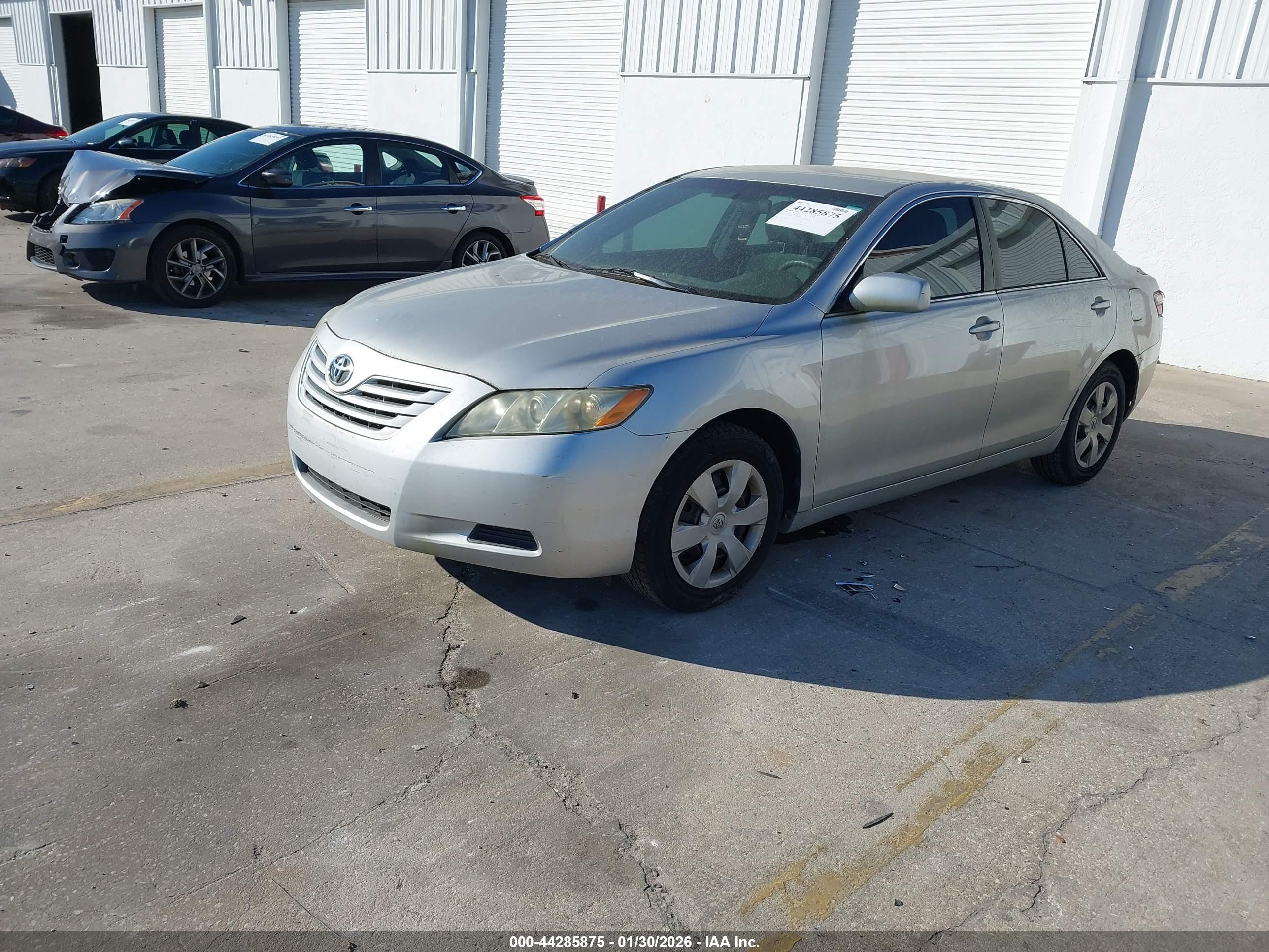 TOYOTA CAMRY image 2