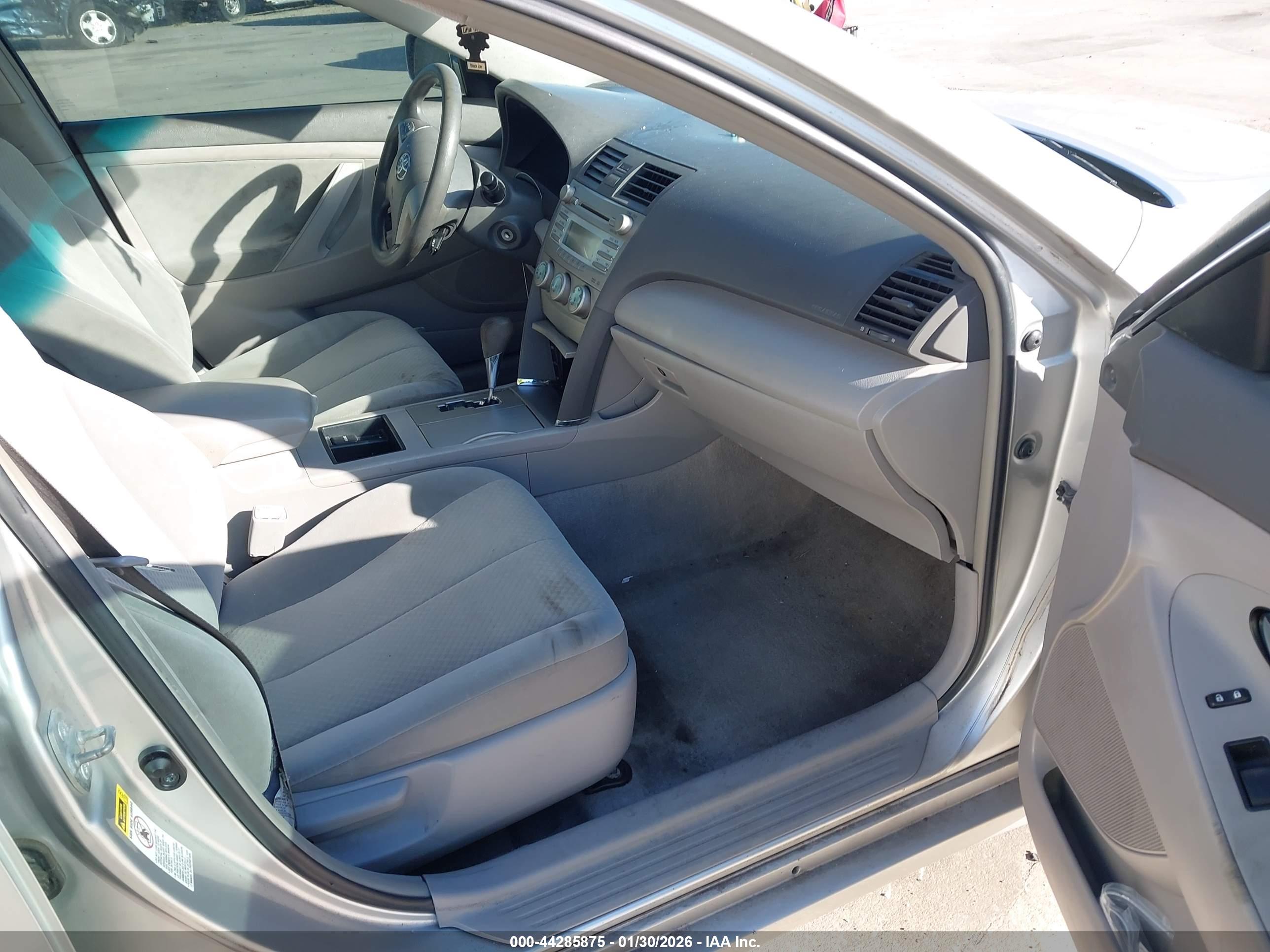 TOYOTA CAMRY image 5