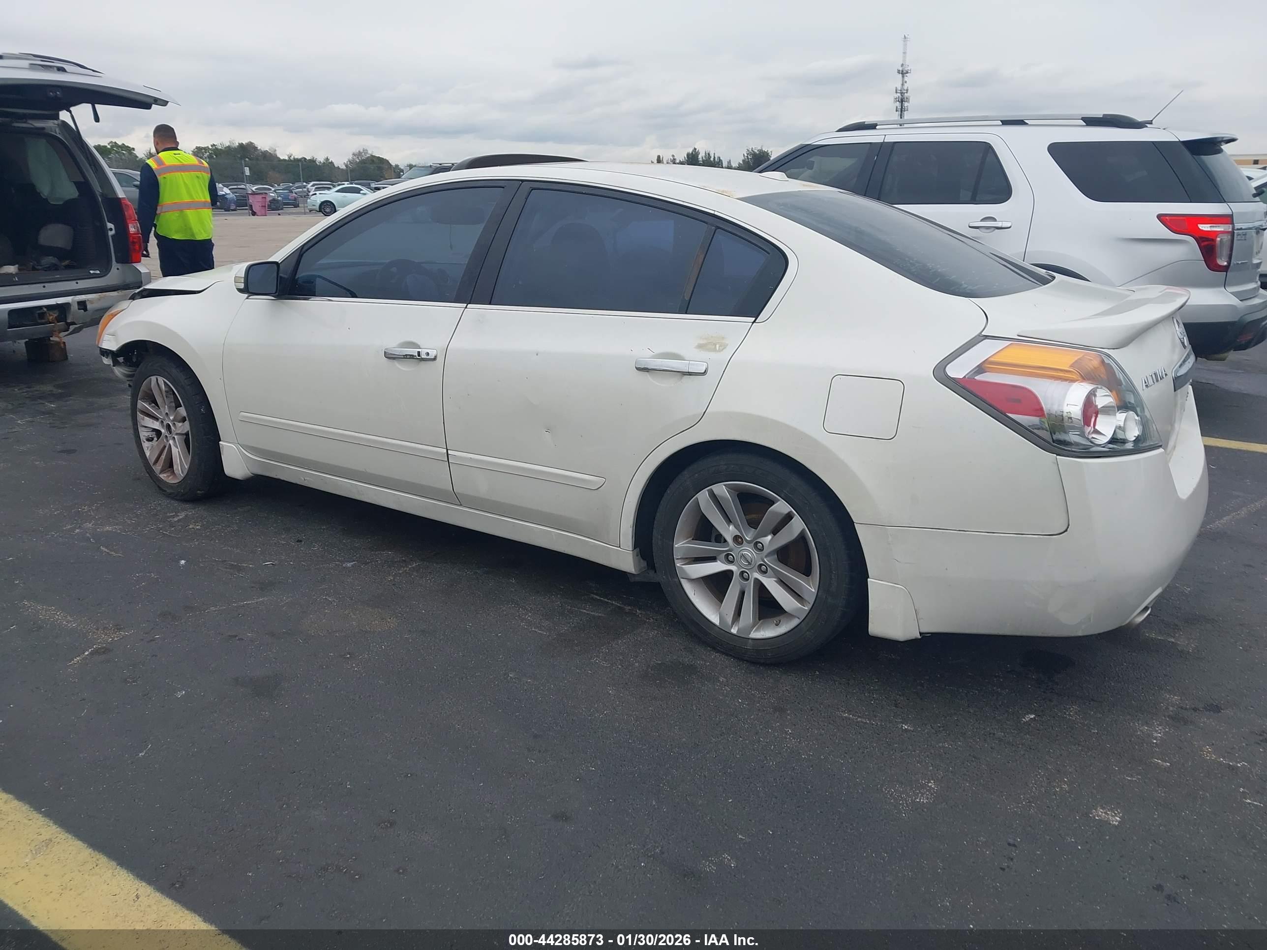 NISSAN ALTIMA image 3