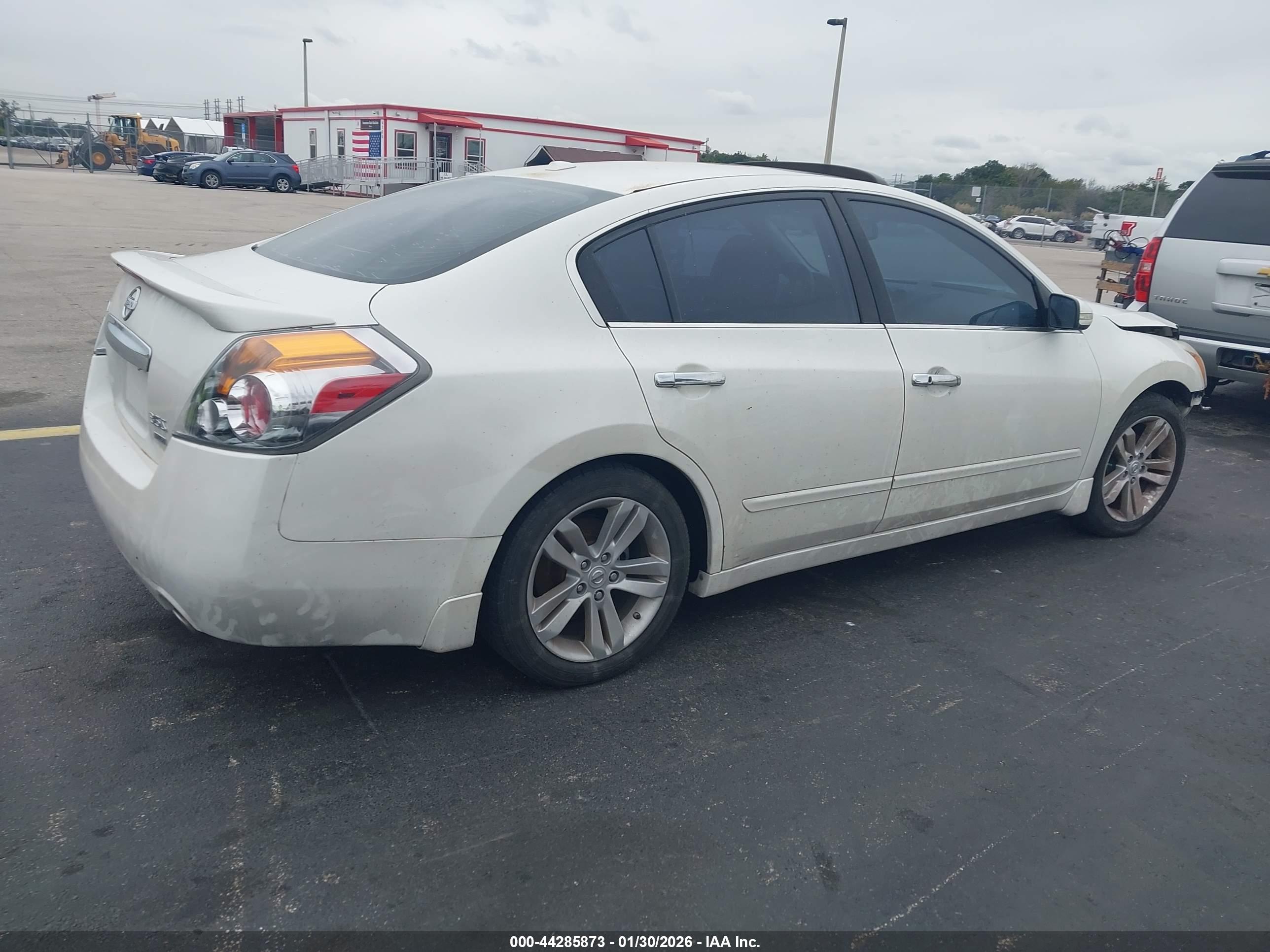 NISSAN ALTIMA image 4