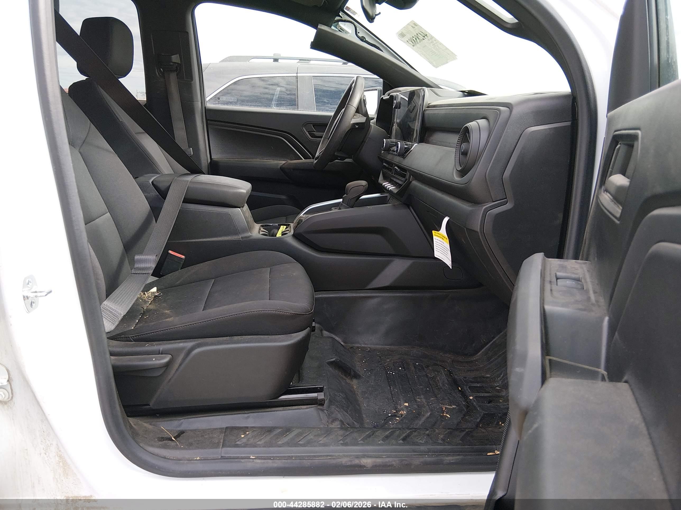 CHEVROLET COLORADO image 5