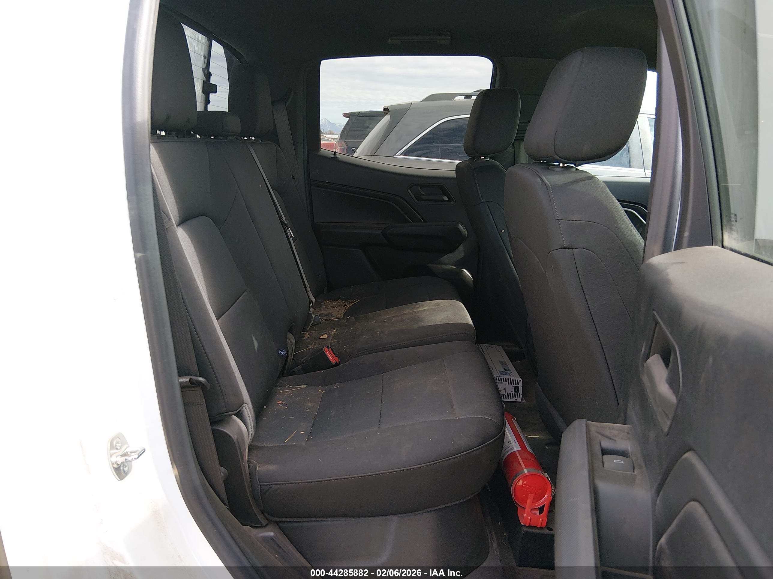 CHEVROLET COLORADO image 8