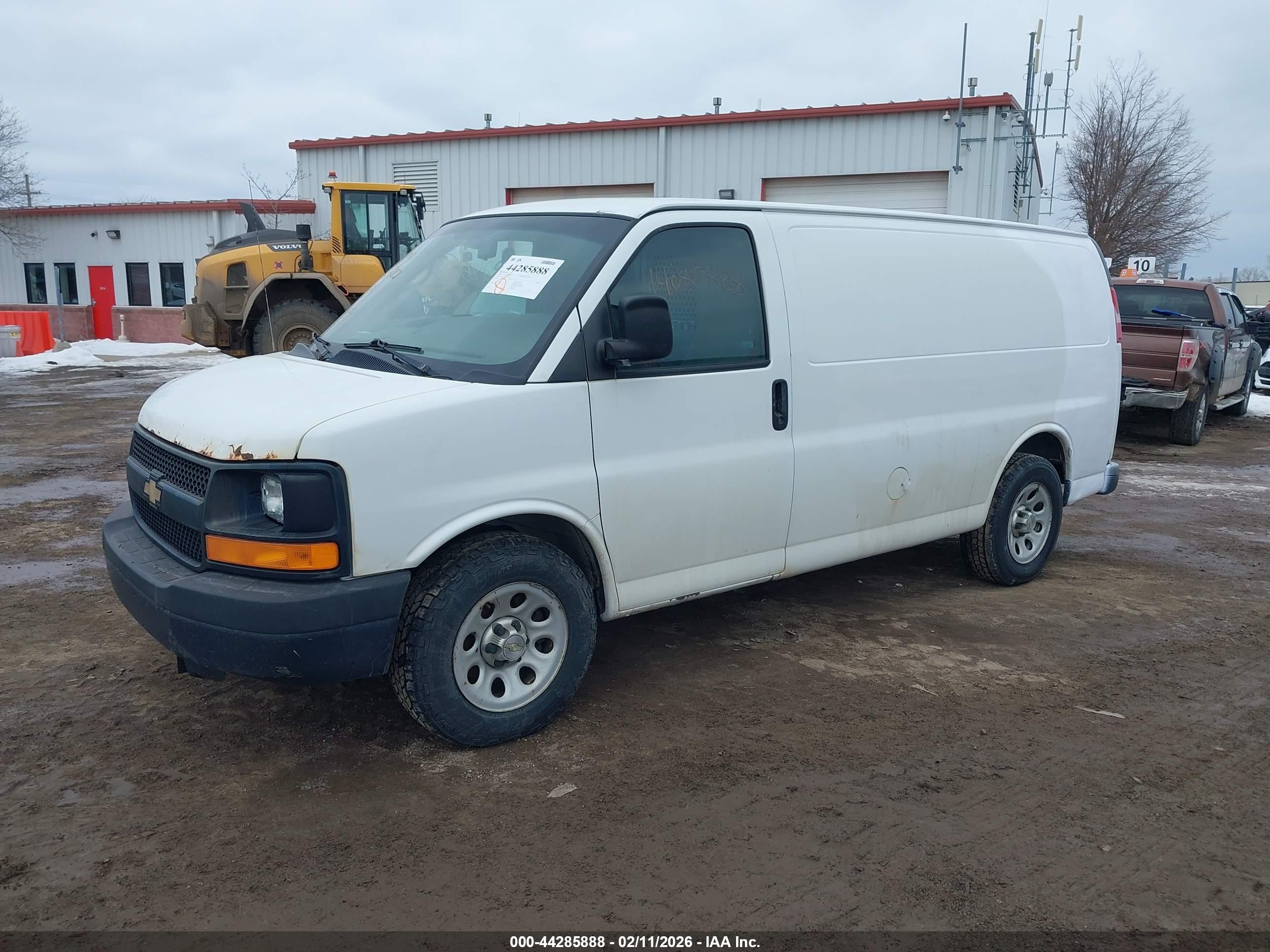CHEVROLET EXPRESS image 2