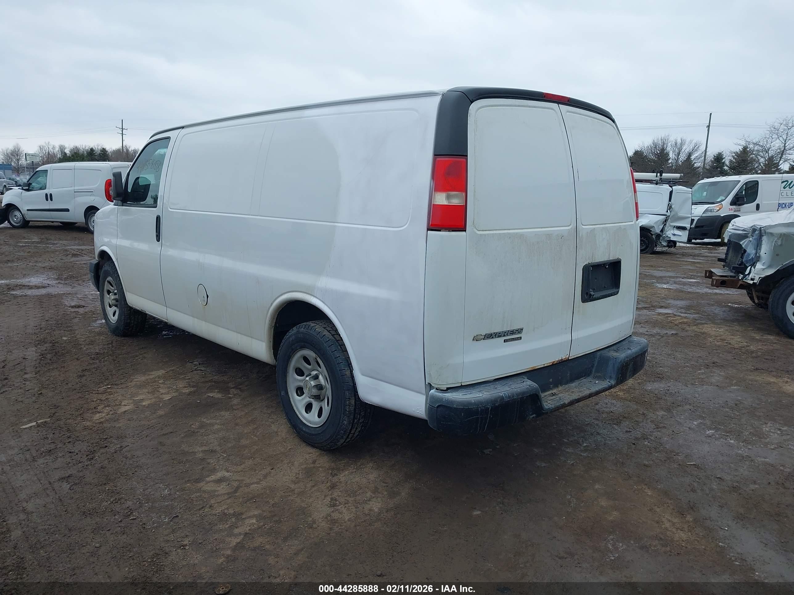 CHEVROLET EXPRESS image 3