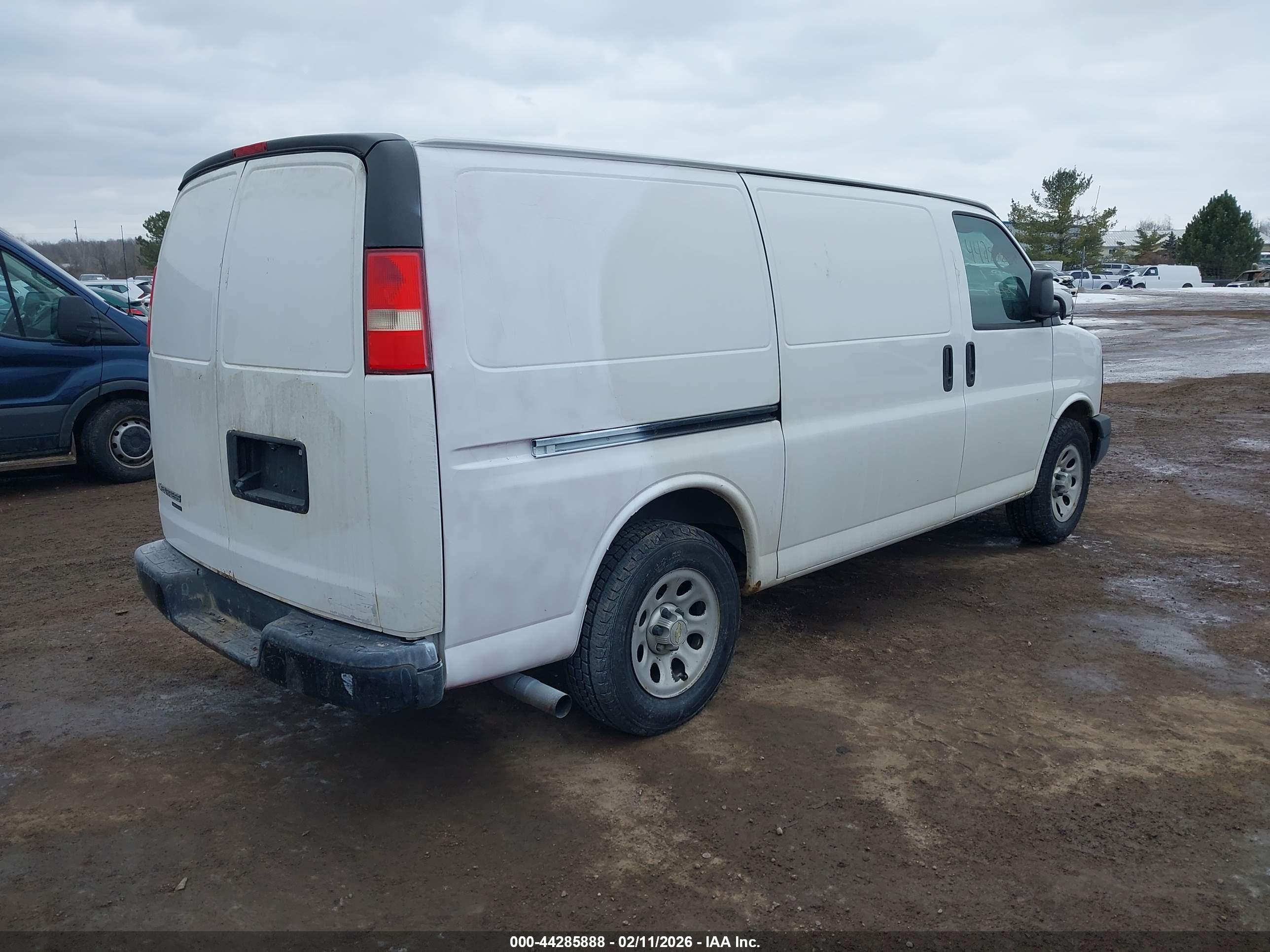 CHEVROLET EXPRESS image 4
