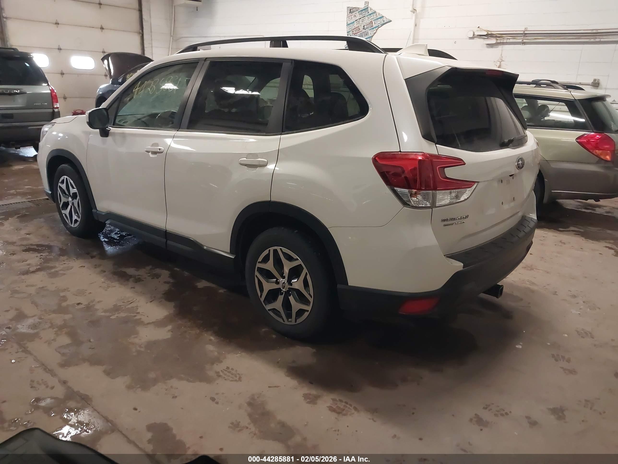 SUBARU FORESTER image 3