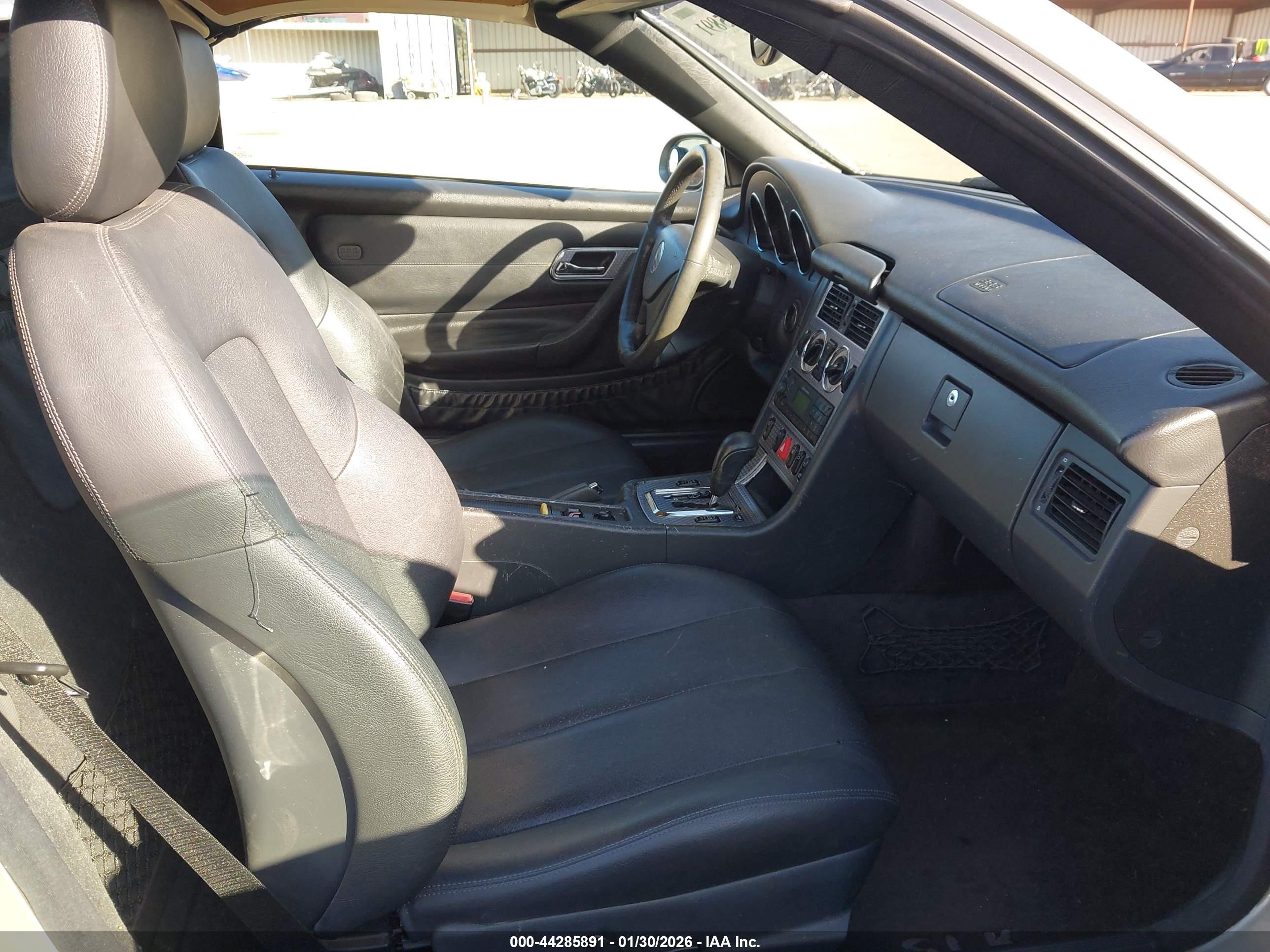 MERCEDES-BENZ SLK image 8