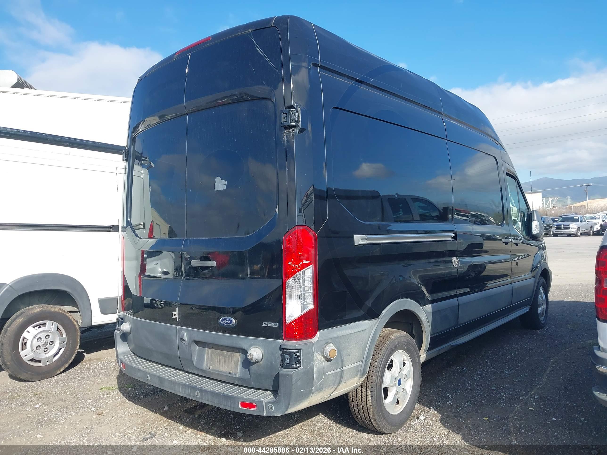 FORD TRANSIT-250 image 4