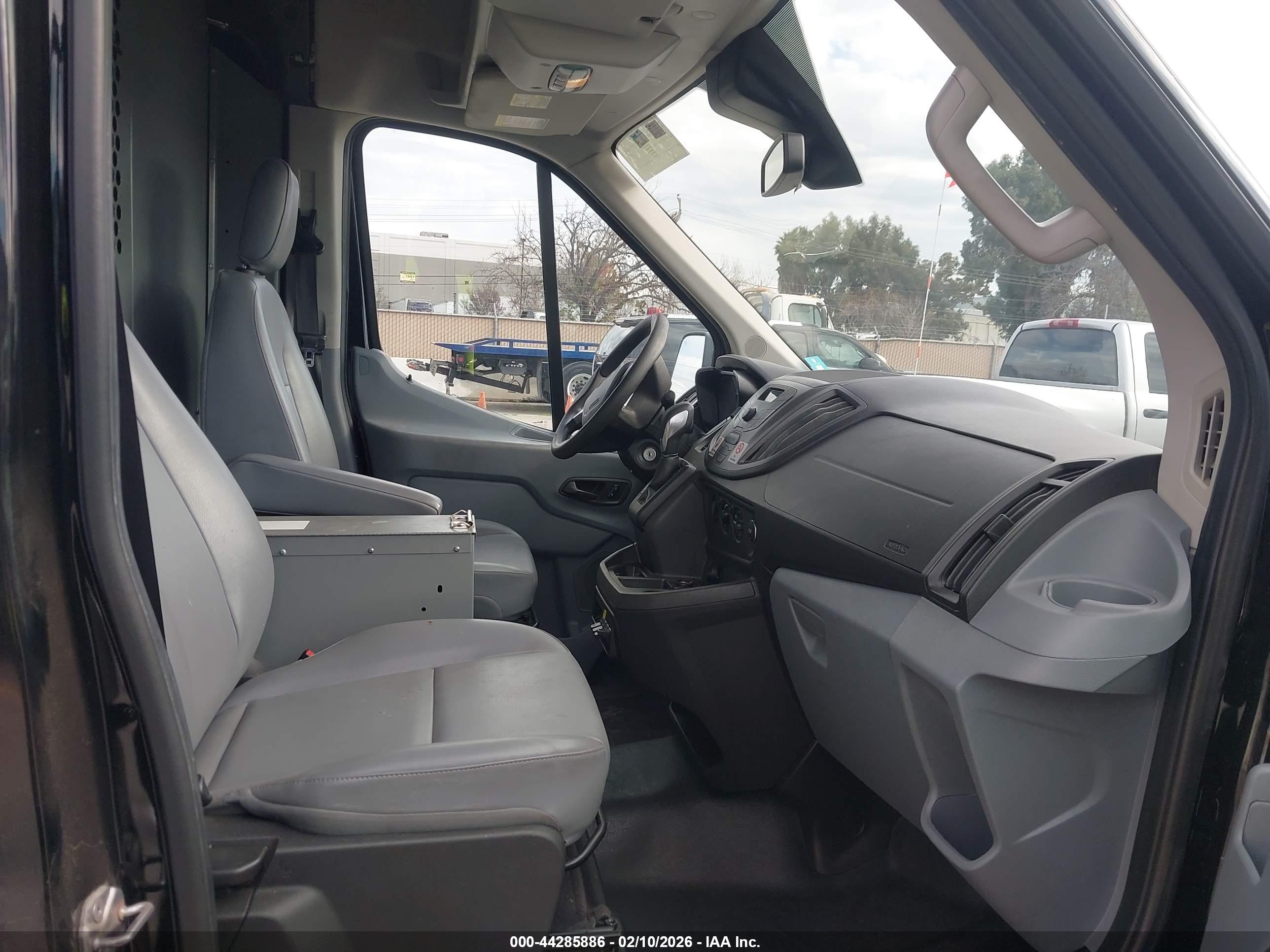 FORD TRANSIT-250 image 5