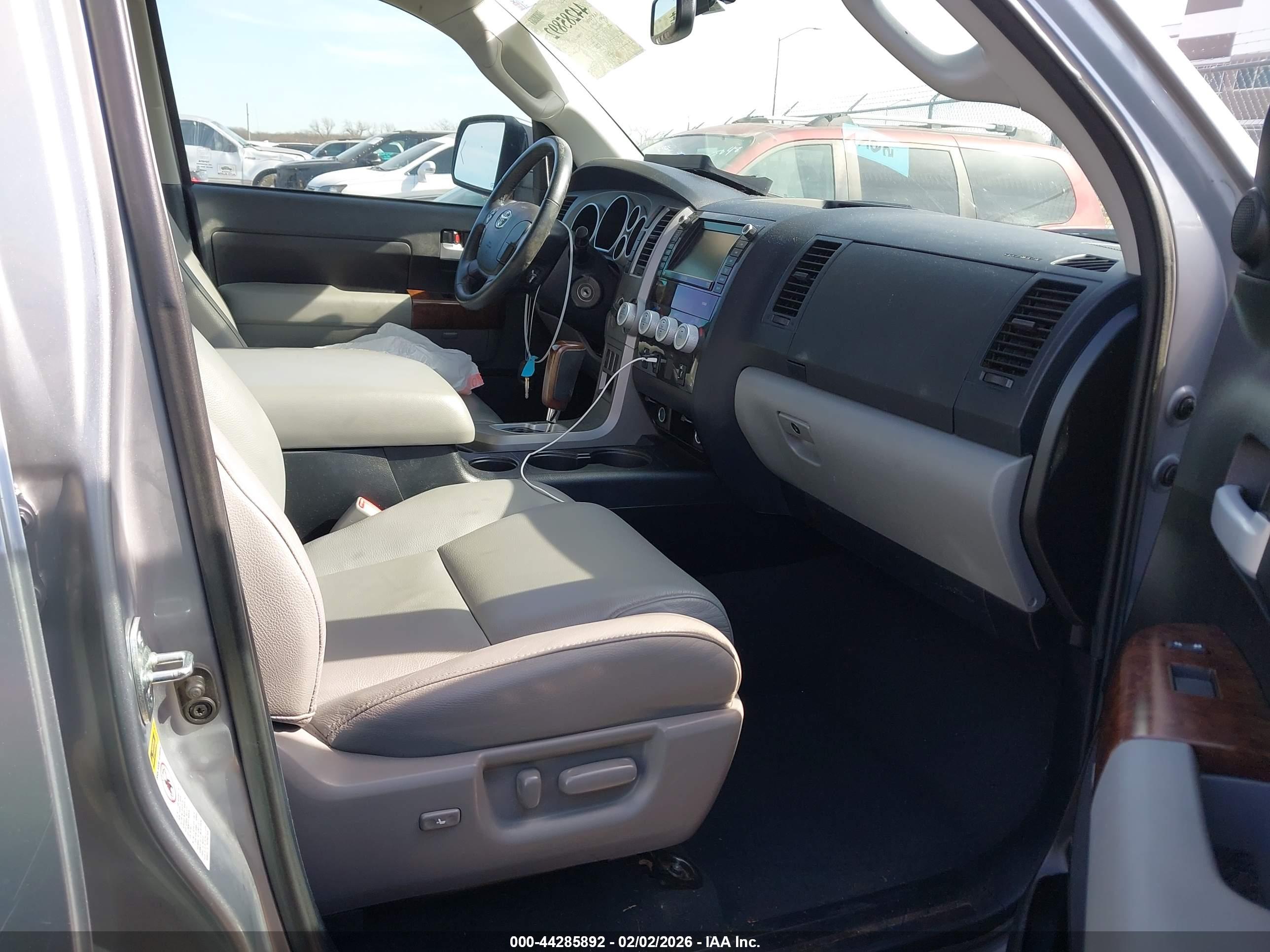 TOYOTA TUNDRA image 5