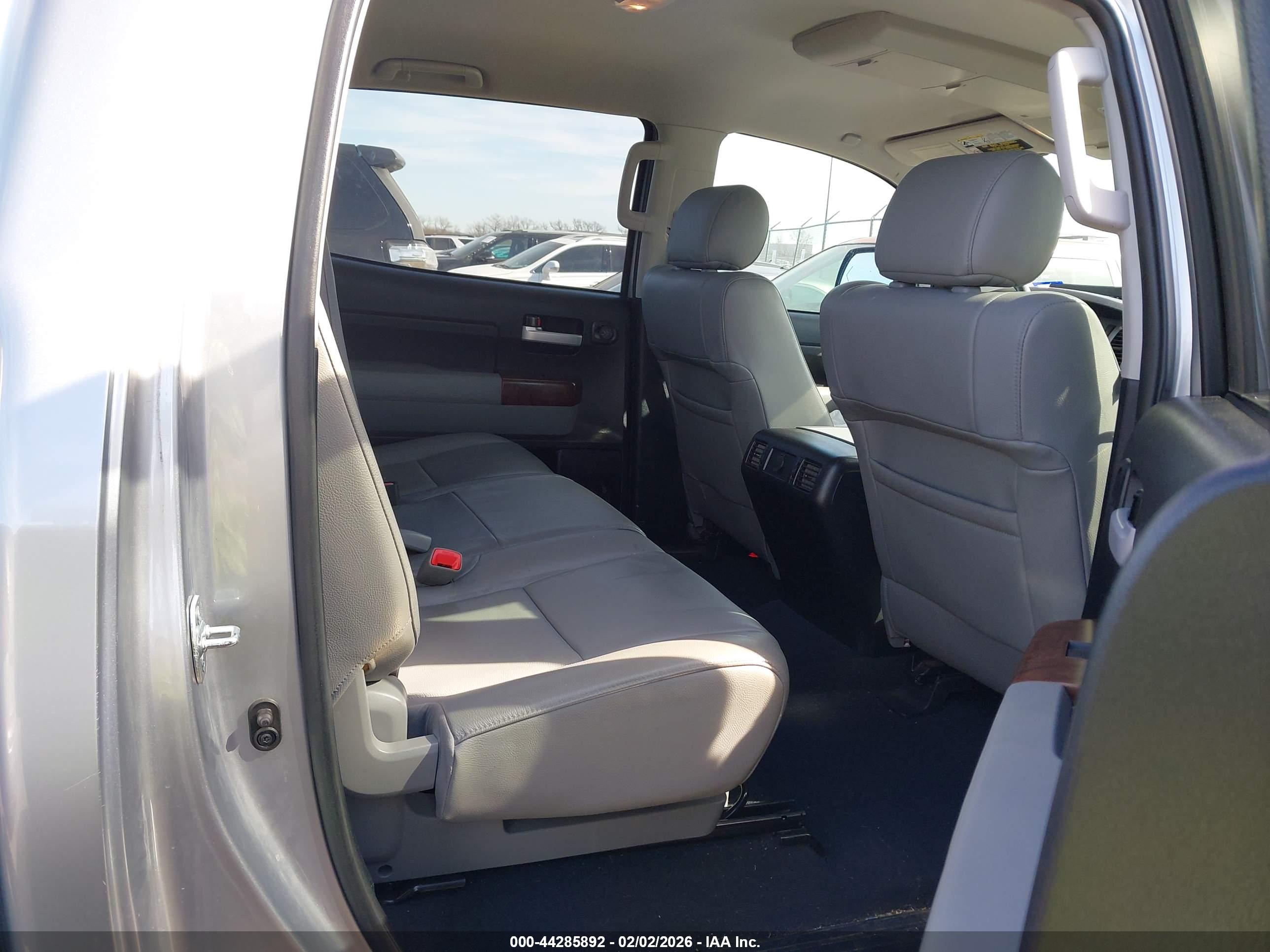 TOYOTA TUNDRA image 8