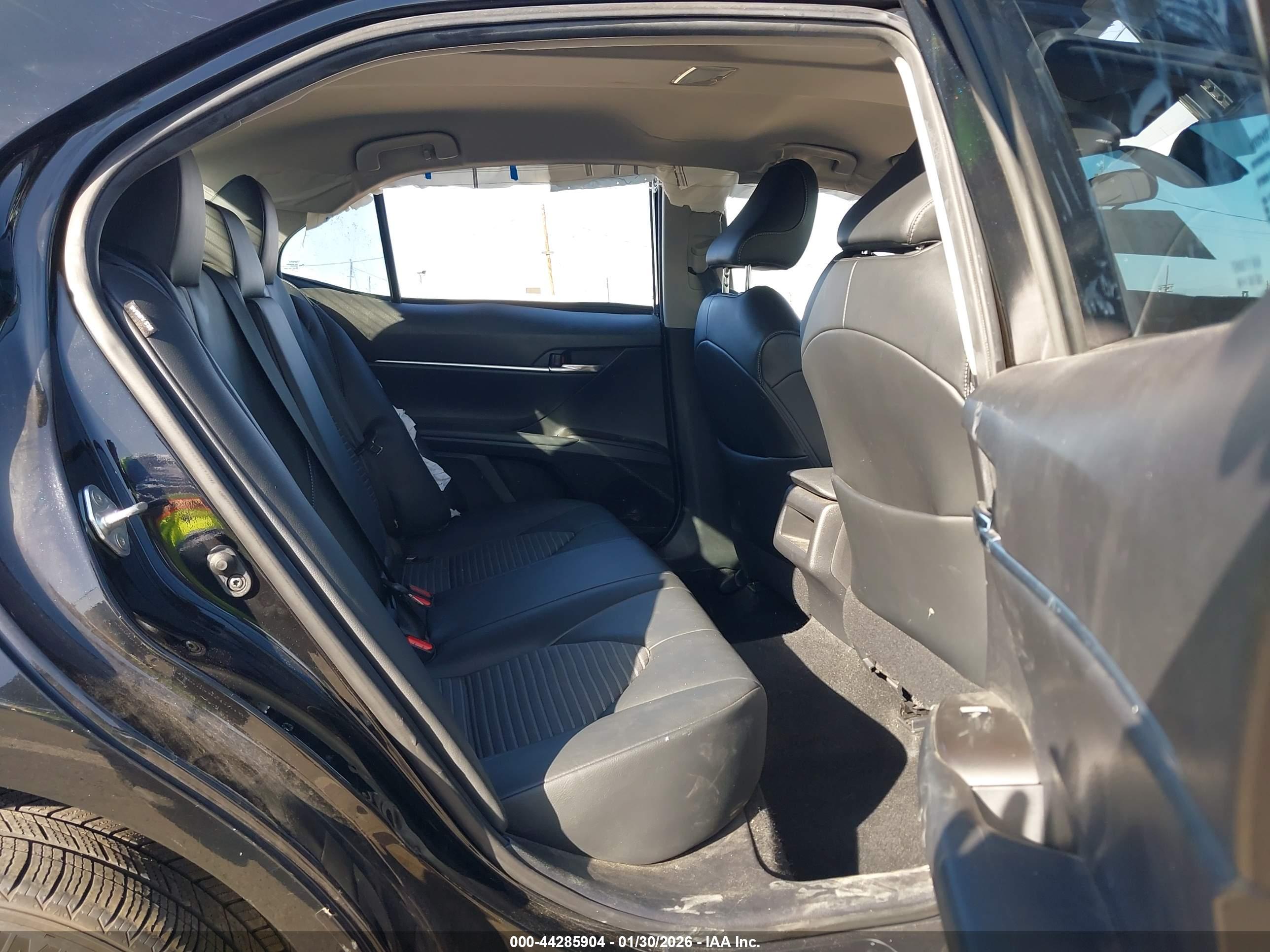 TOYOTA CAMRY image 8