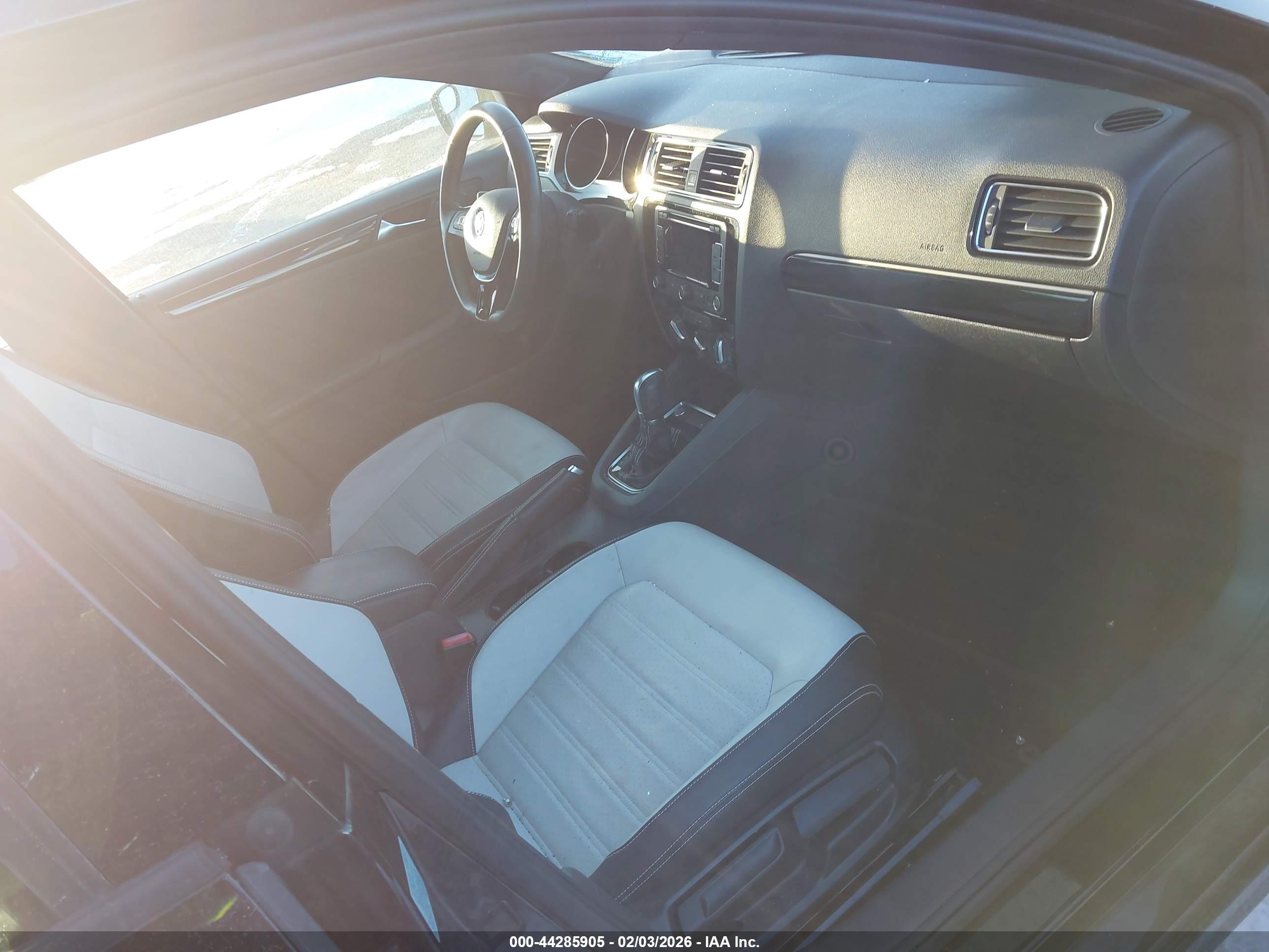 VOLKSWAGEN JETTA image 5