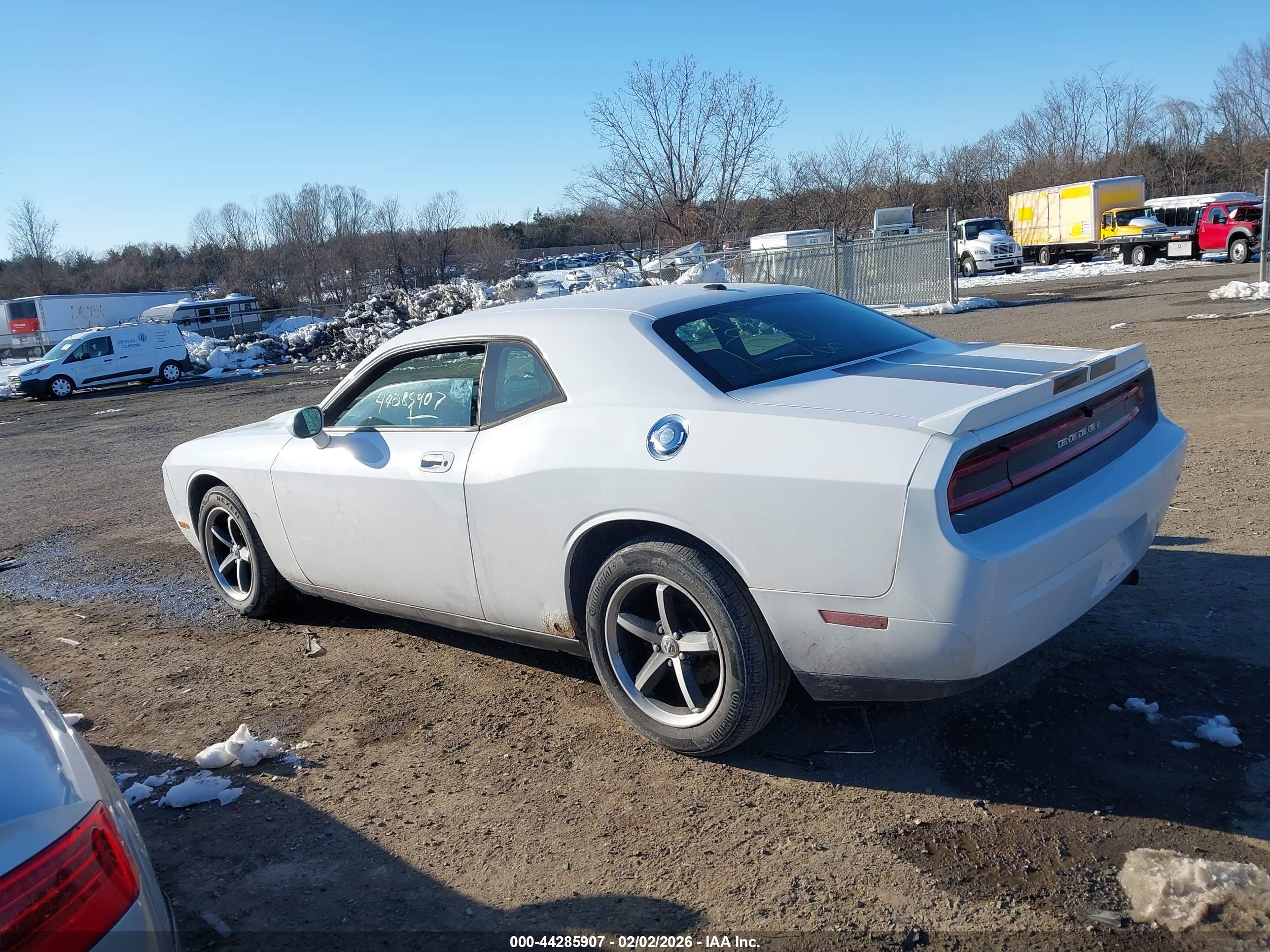 DODGE CHALLENGER image 3