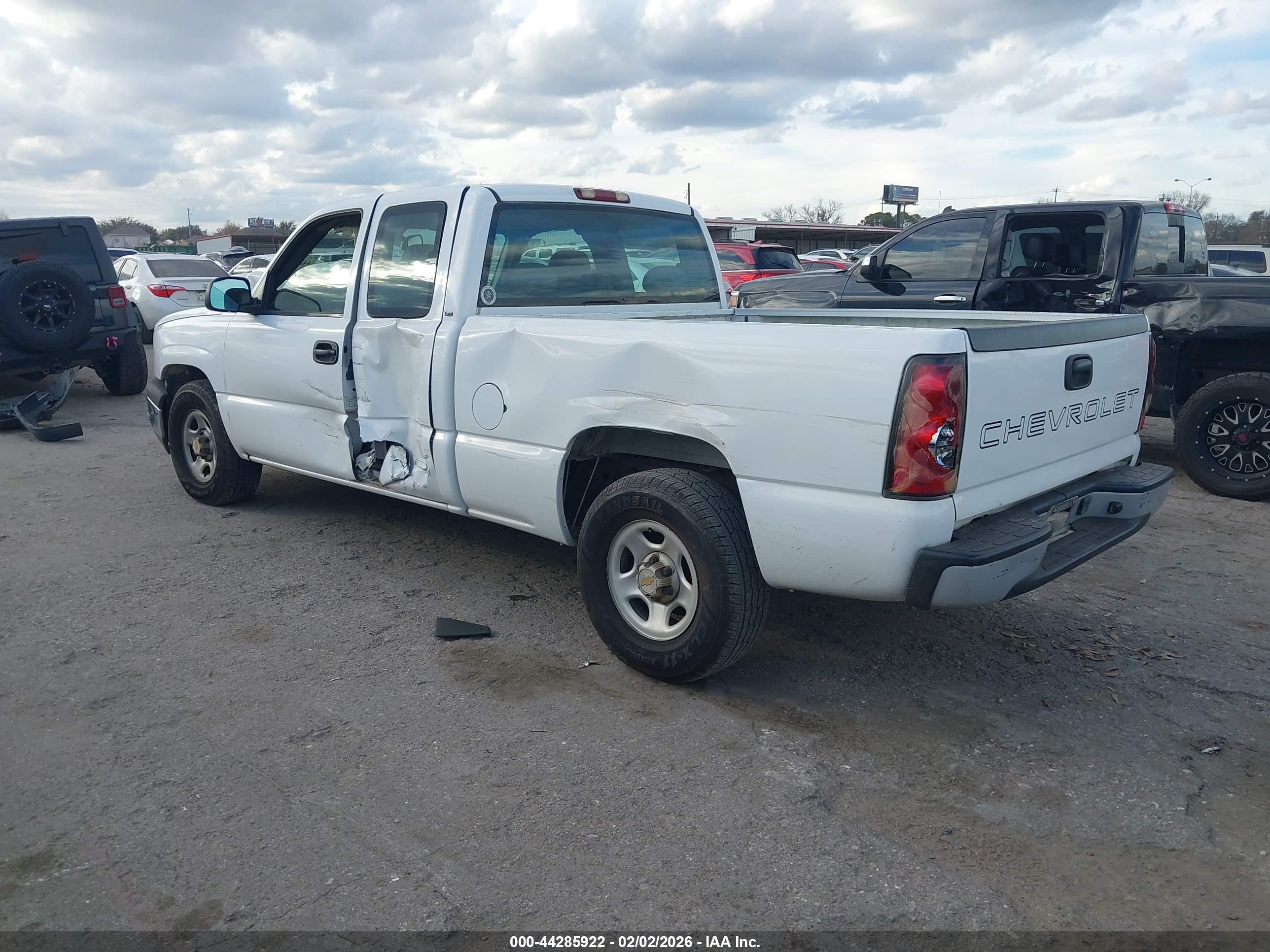 CHEVROLET SILVERADO image 3