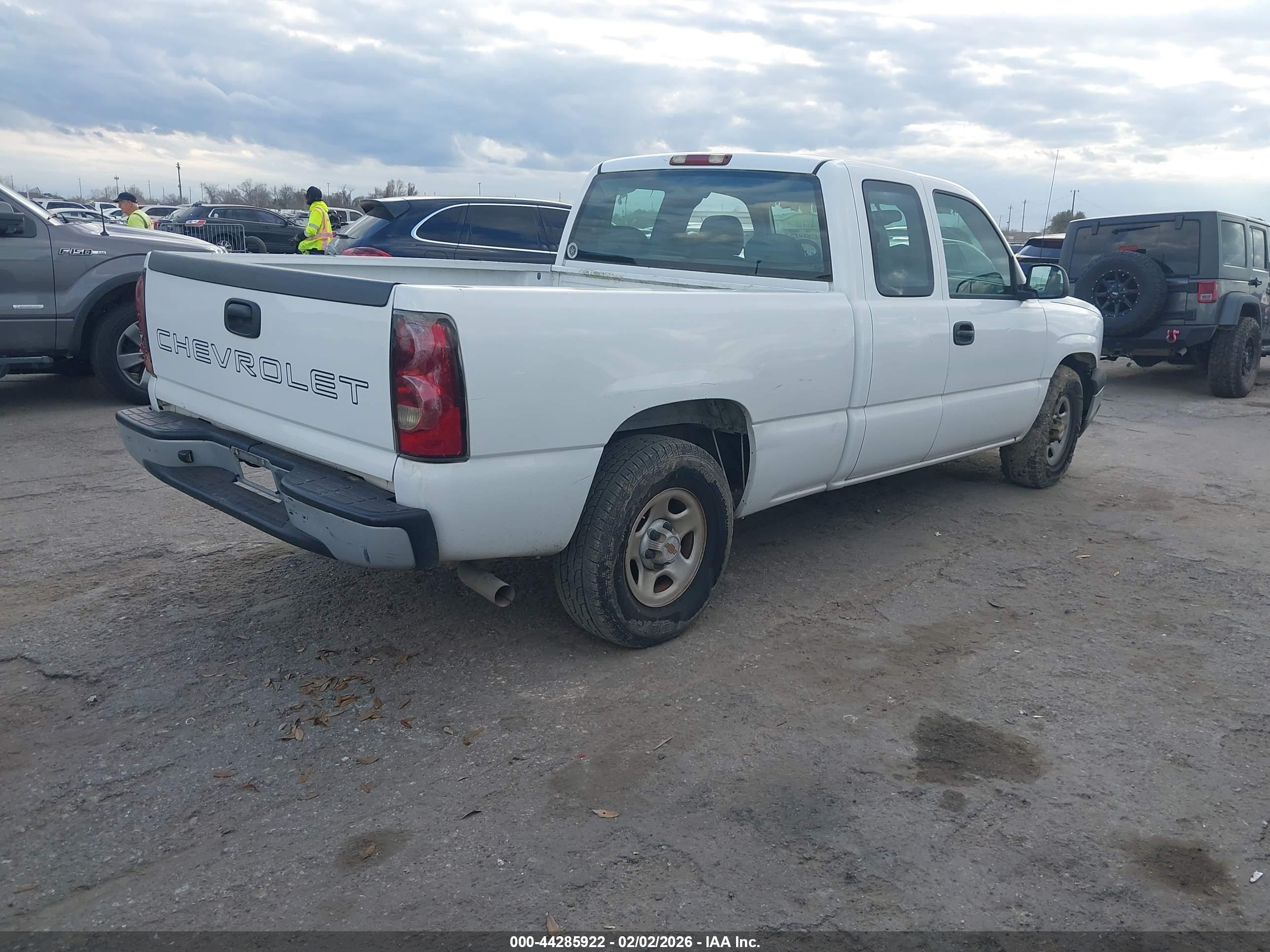 CHEVROLET SILVERADO image 4