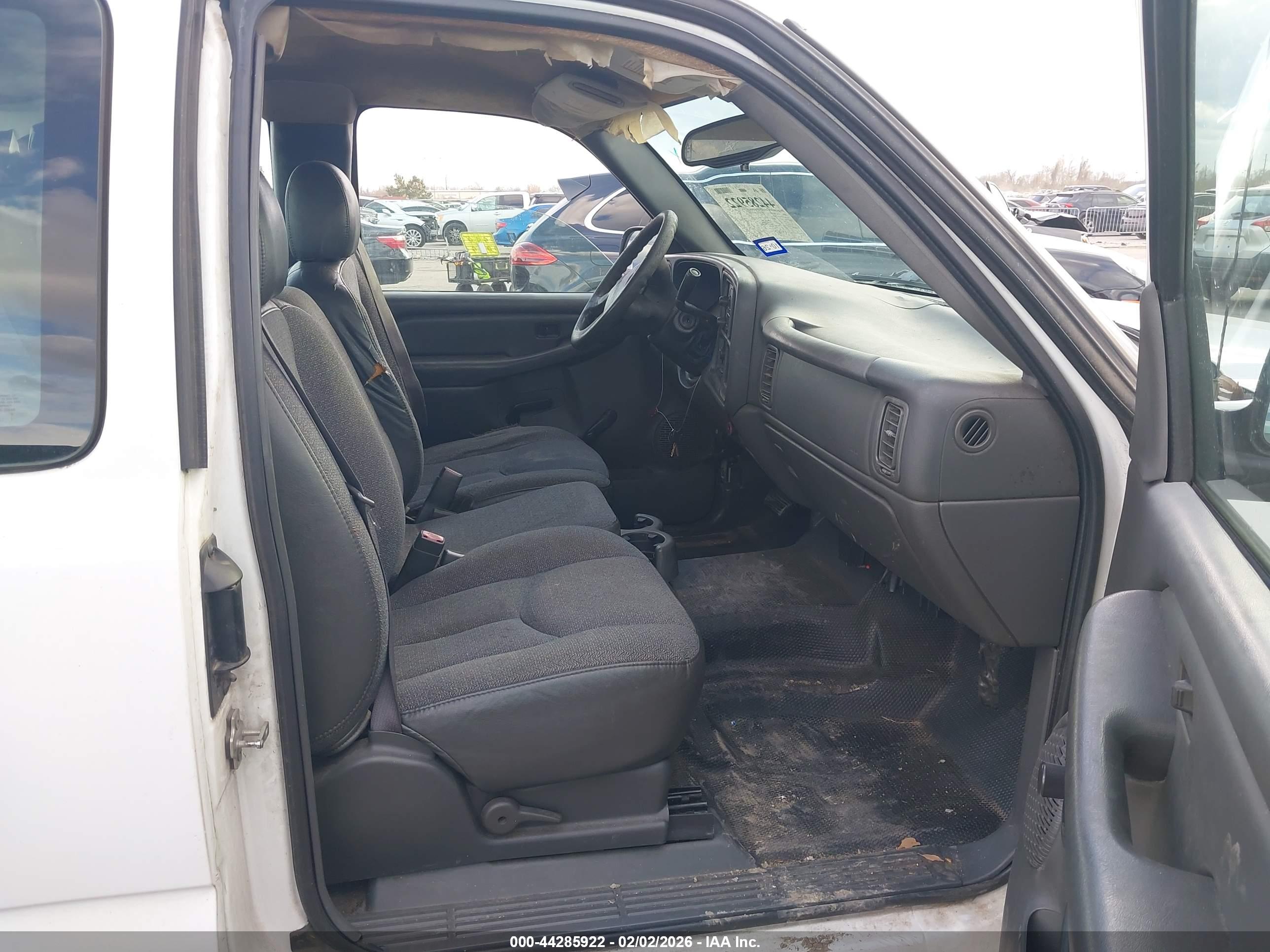 CHEVROLET SILVERADO image 5