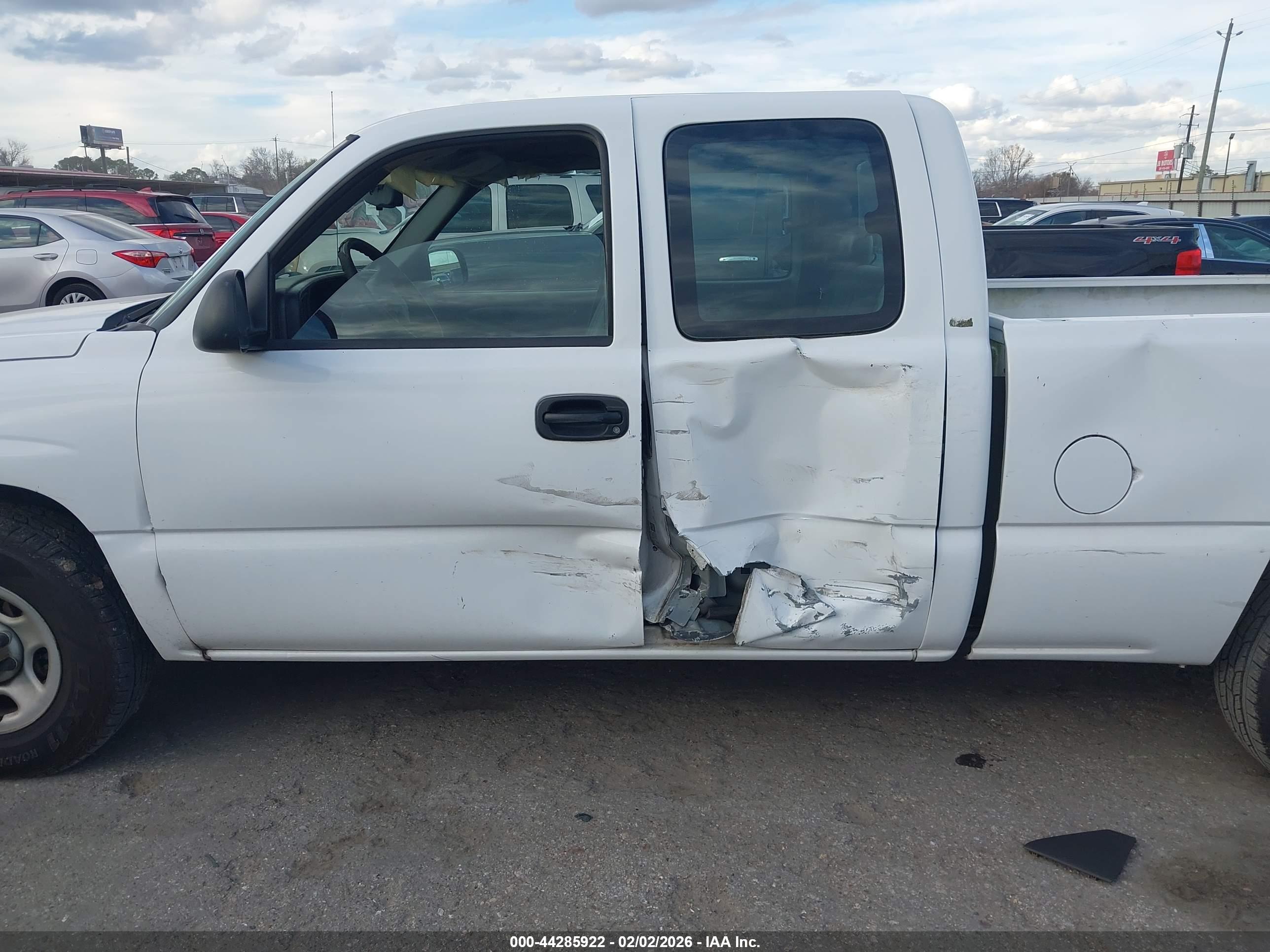 CHEVROLET SILVERADO image 6