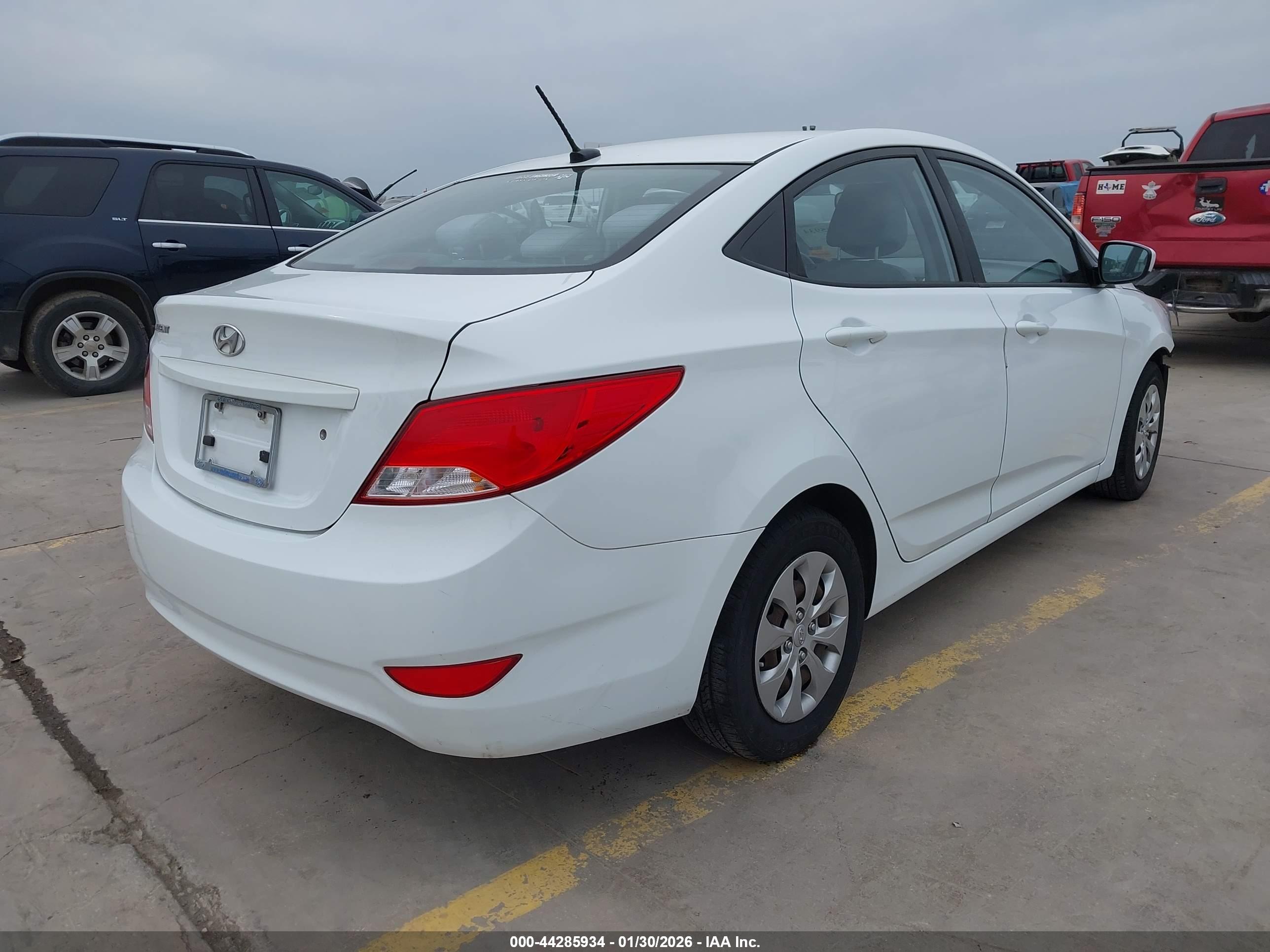 HYUNDAI ACCENT image 4