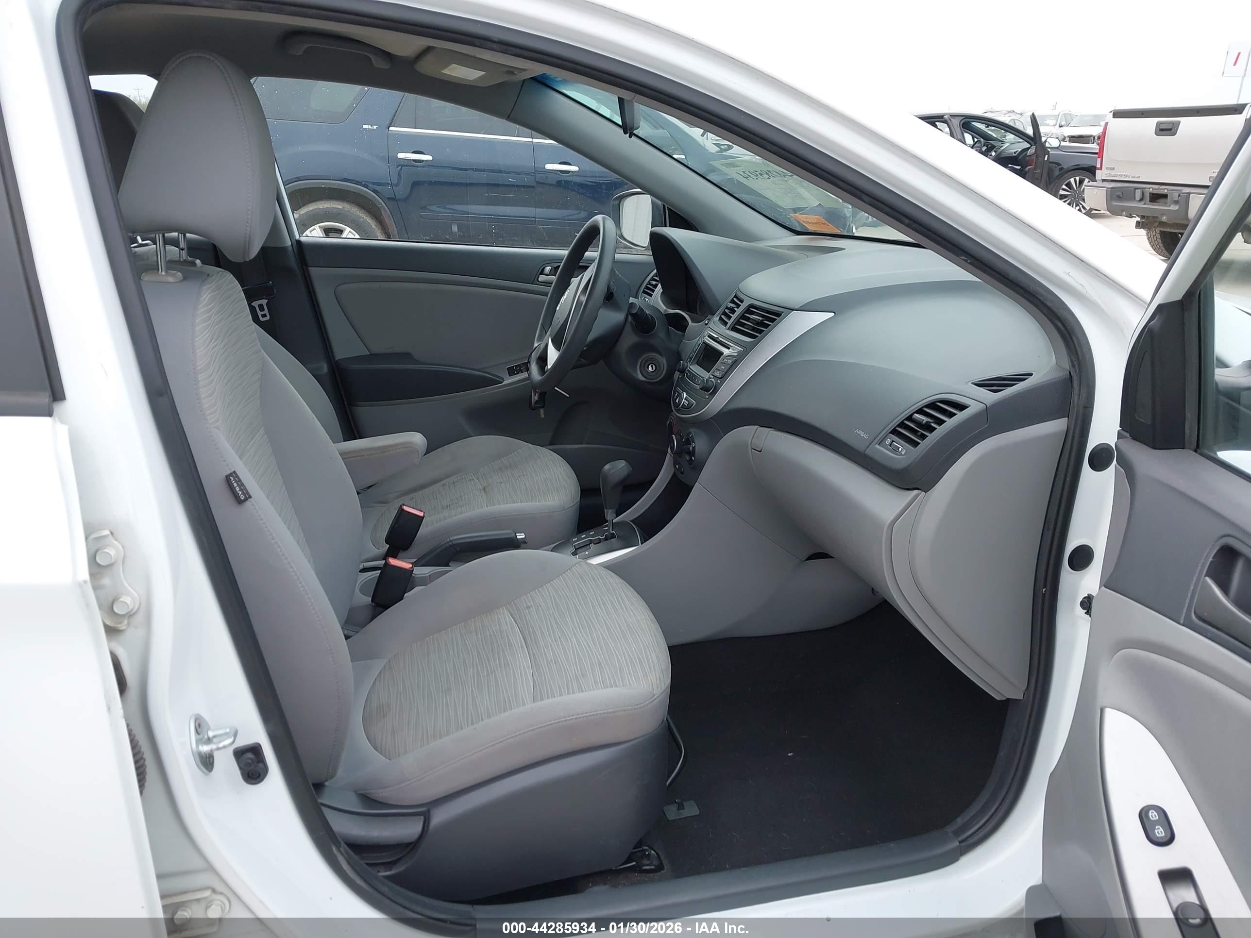 HYUNDAI ACCENT image 5